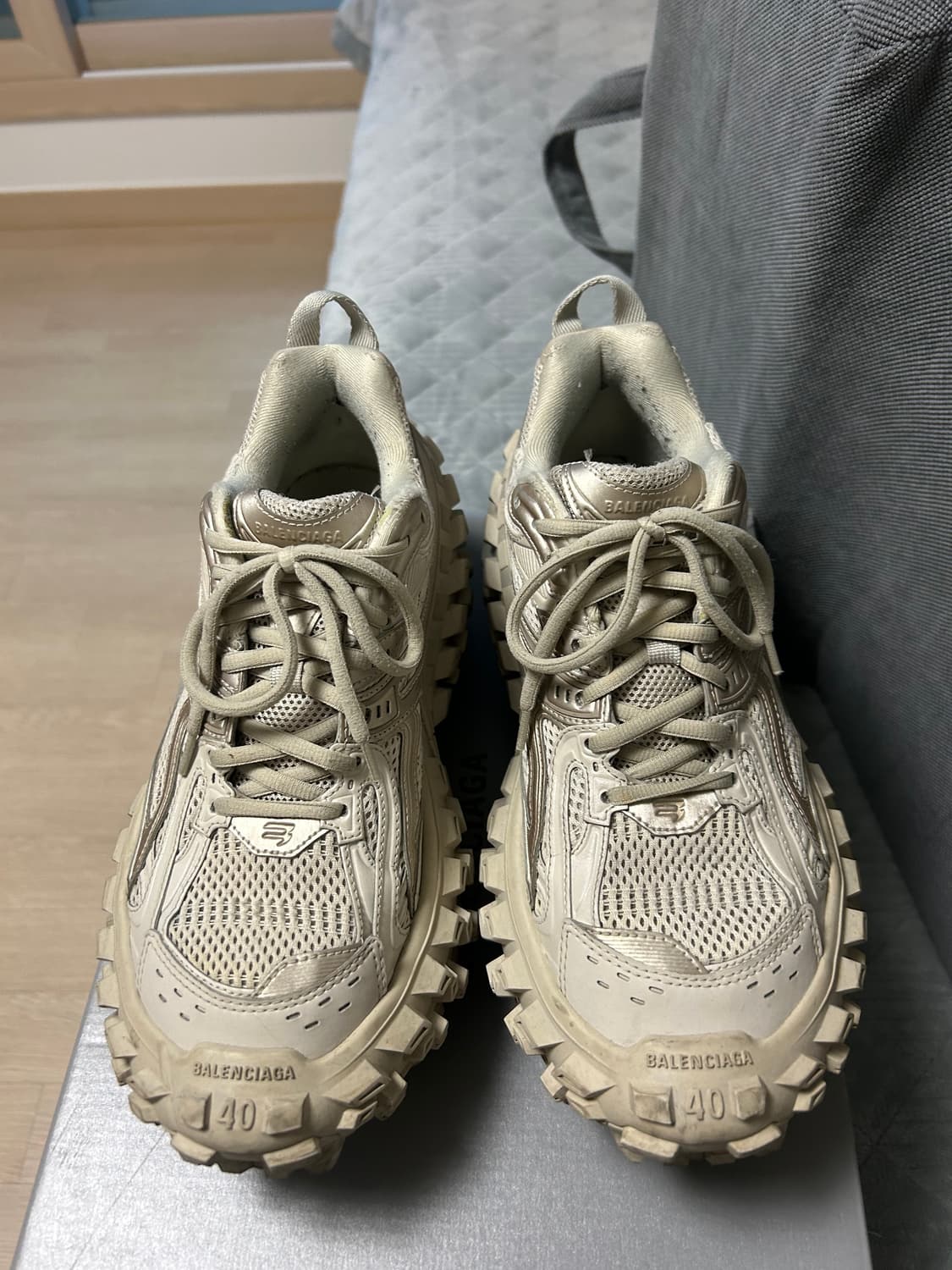 발렌시아가 디펜더 베이지 40 상품이미지1