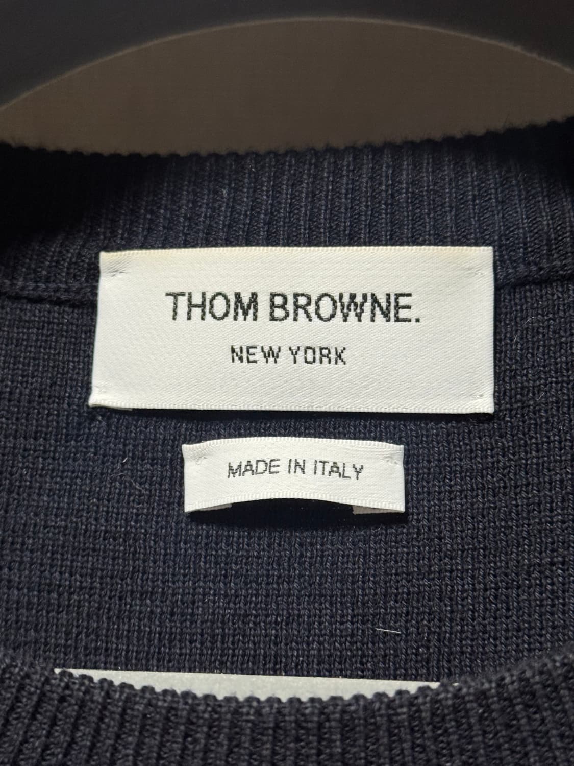 톰브라운 밀라노 스티치 사선 완장 니트 네이비 3 상품이미지8