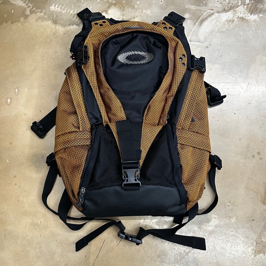 OS 오클리 옐로우 스노우 백팩 상품이미지2