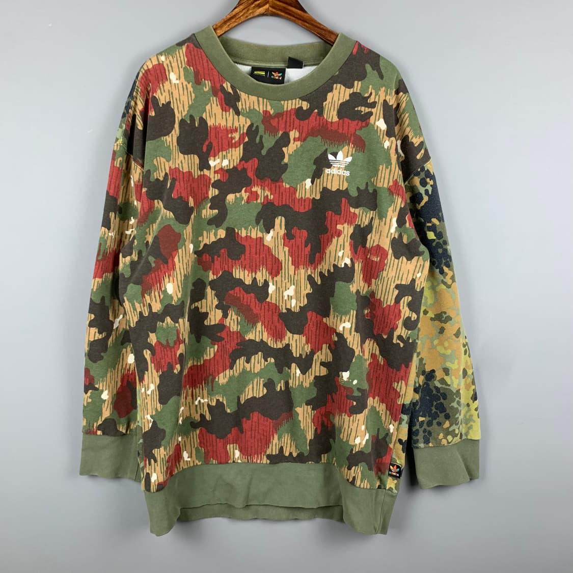 아디다스 x 퍼렐 윌리엄스 카모 크루넥 스웨트셔츠 맨투맨 상품이미지3