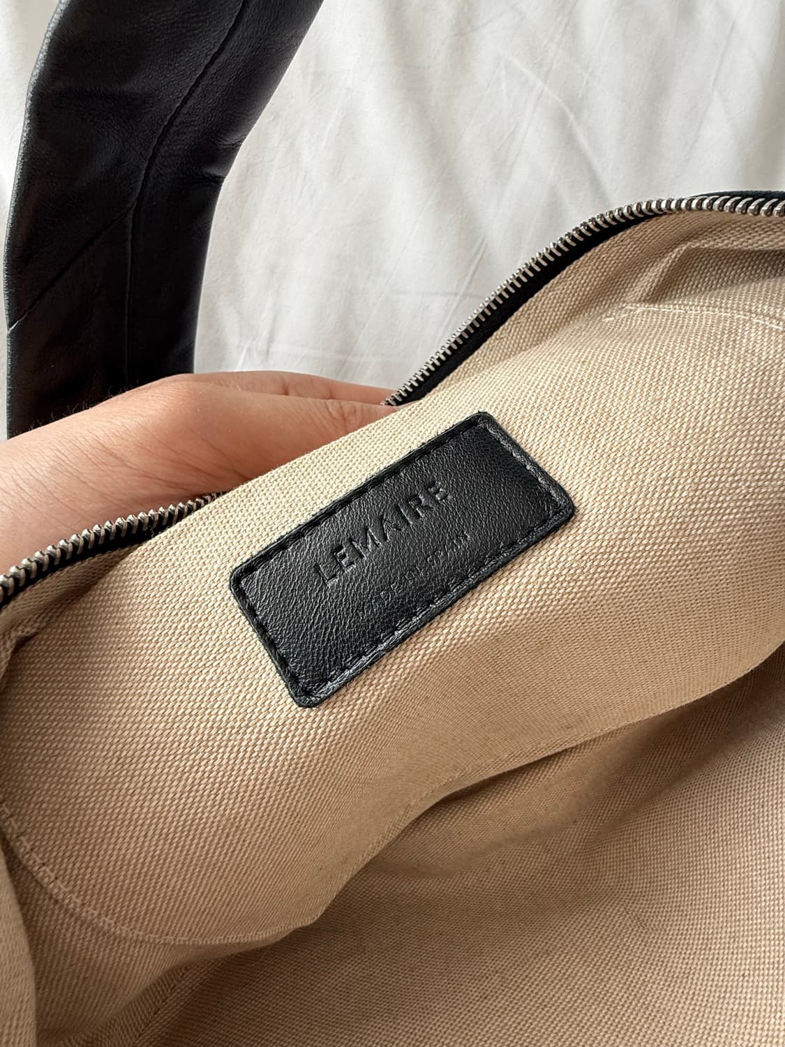 르메르 범백 미디움 소프트나파레더 블랙 상품이미지6