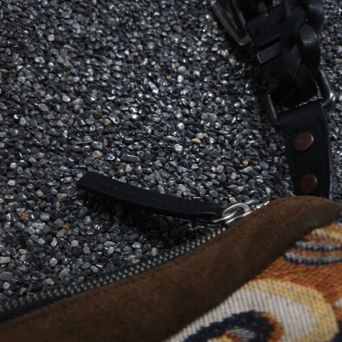 앤더슨벨 유니섹스 스웨이드 자카드 크로스 바디백 (OS) 상품이미지7