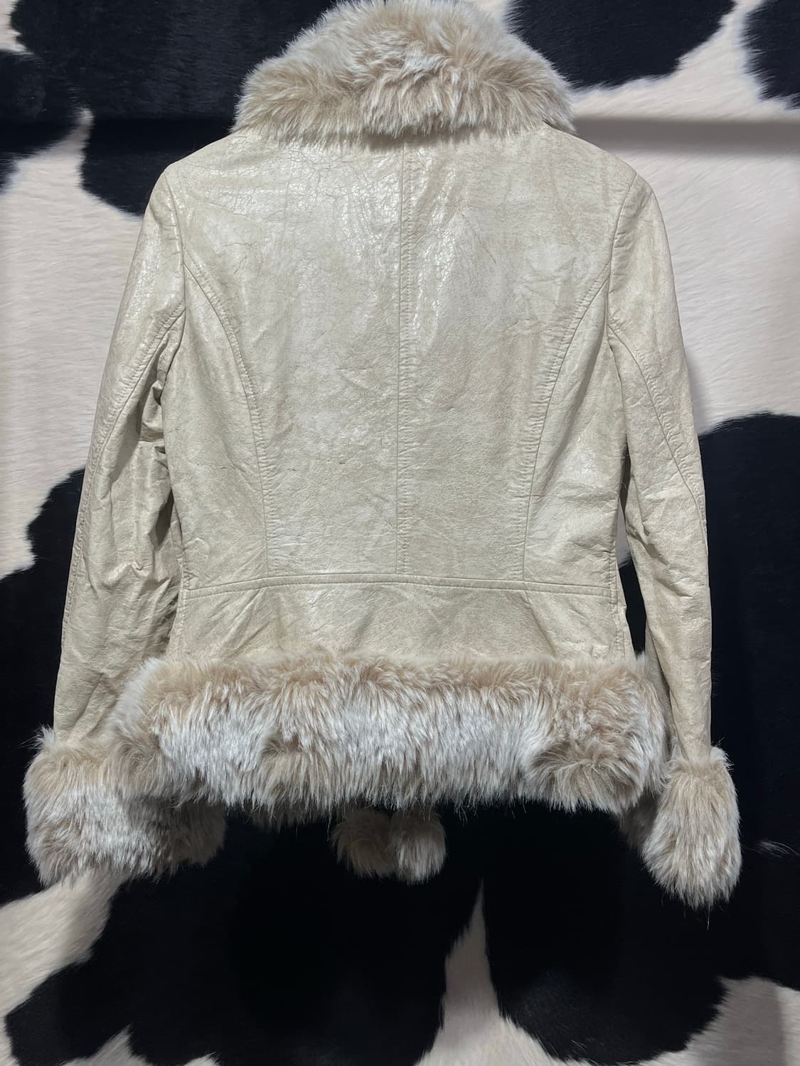 슬림핏 베이지 퍼 무스탕 상품이미지7