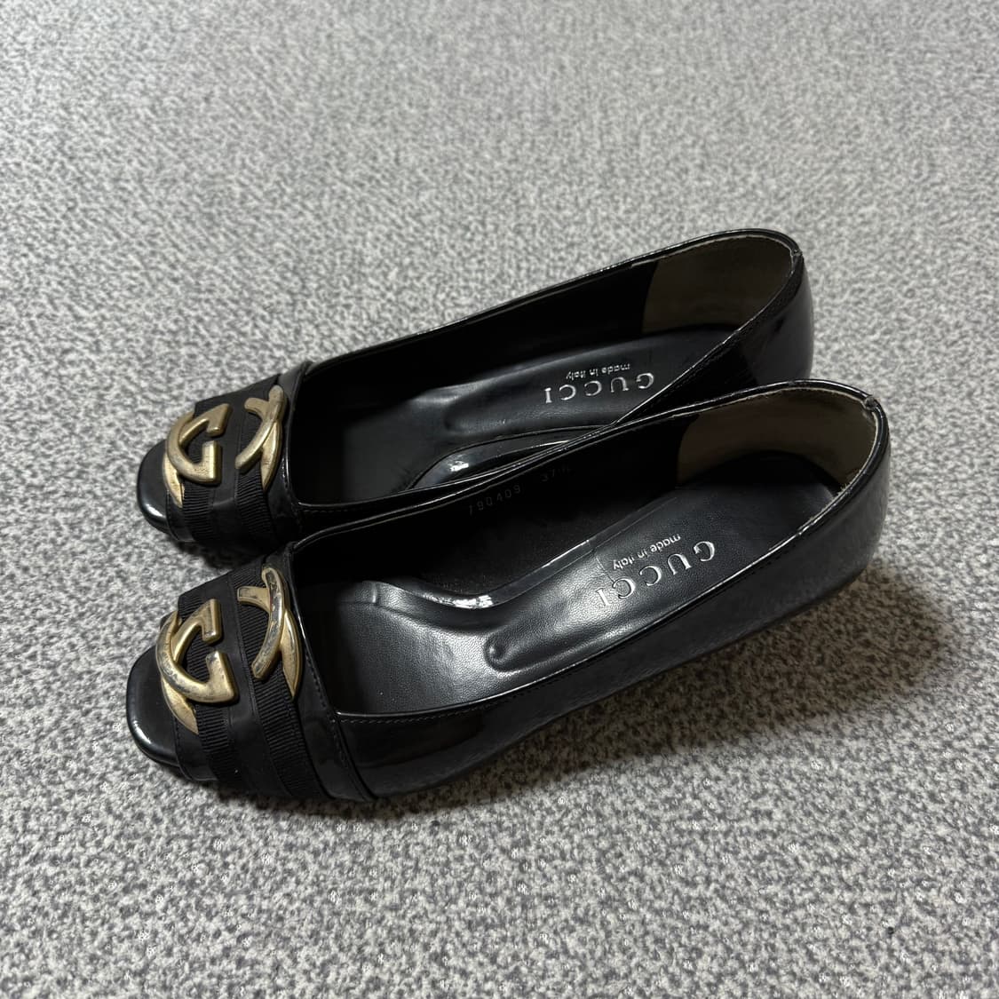 Gucci 구찌 금장 로고 에나멜 펌프스 구두 37.5 245 상품이미지3