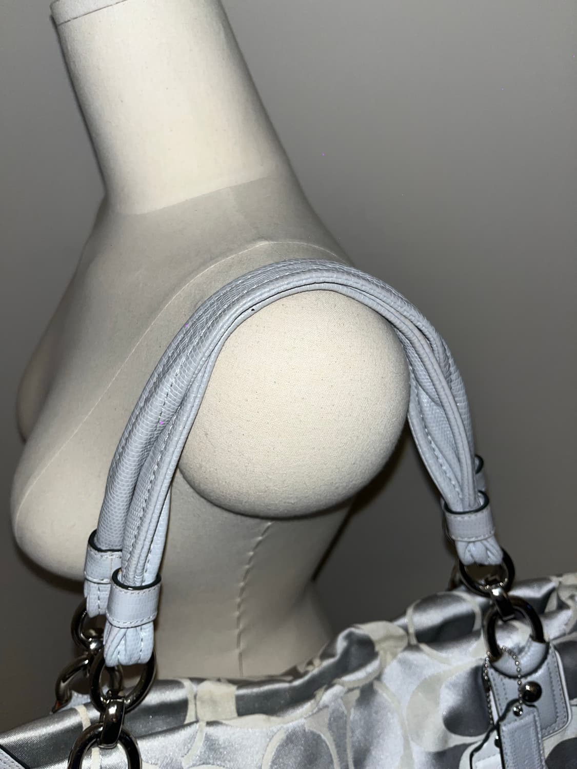 Coach White Silver Shoulder Bag 상품이미지4