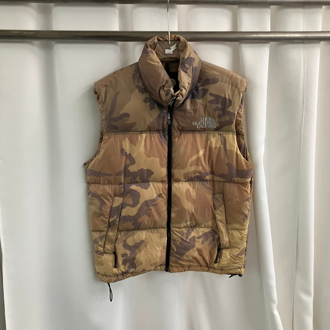 06's 노스페이스 700 카모플라쥬 센터 로고 눕시 다운 베스트 M 상품이미지1