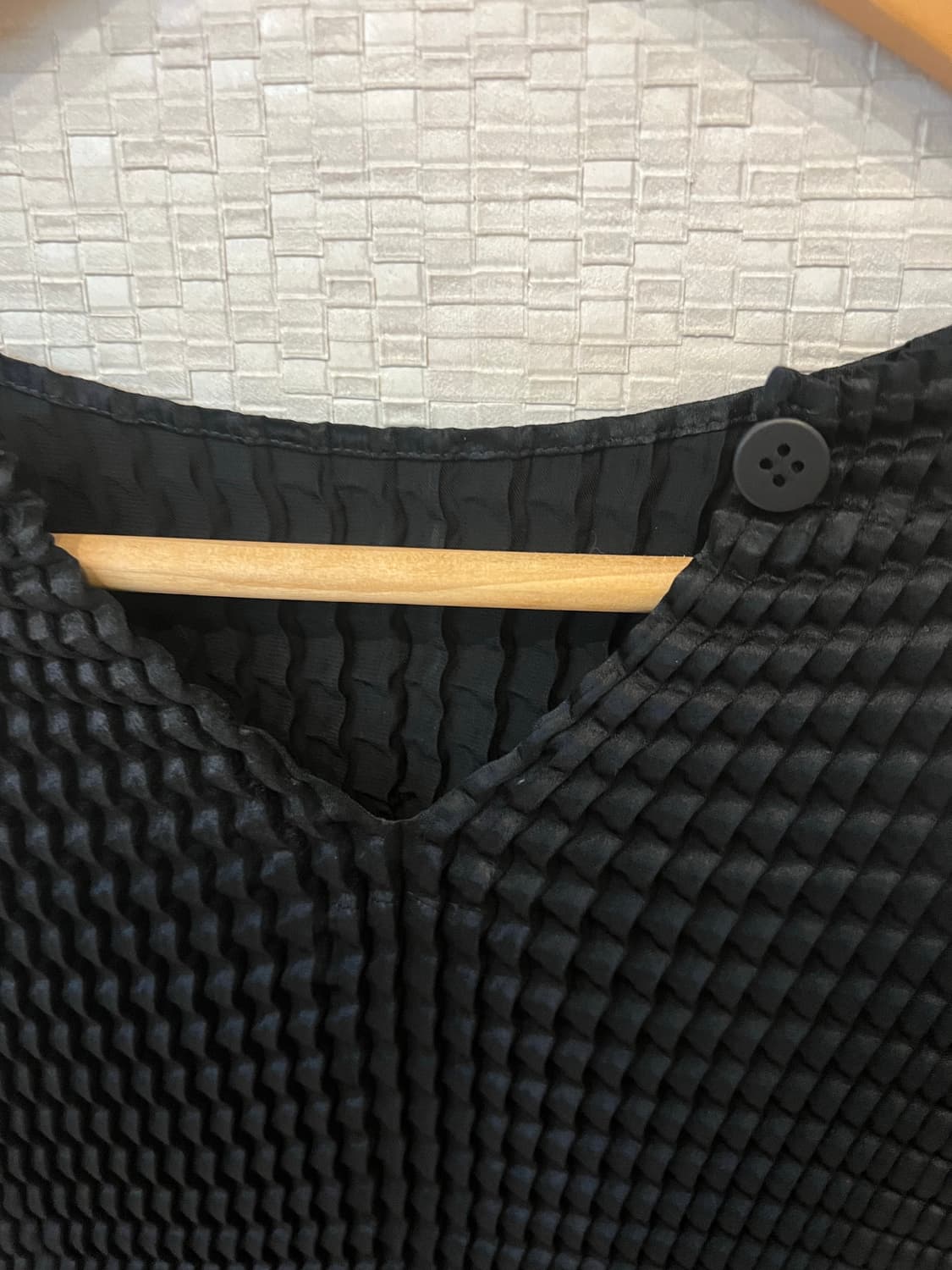 이세이미야케 스웨이드 라이크 라운드 긴팔 상품이미지4