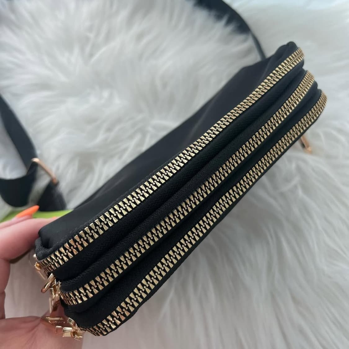 프라다 노벨티 3단 지퍼 파우치 미니 크로스백 상품이미지3