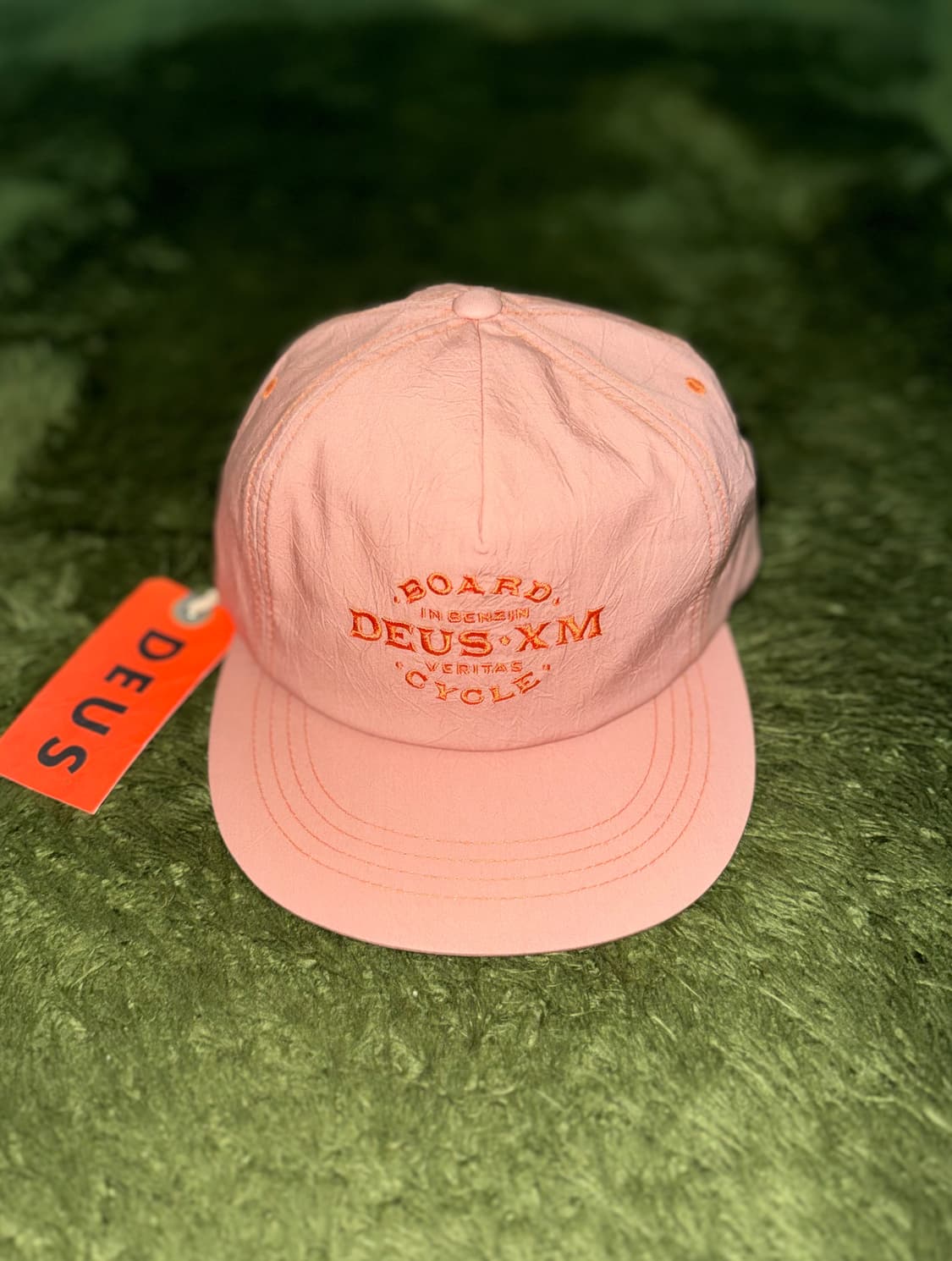 DEUS 데우스 엑스 마키나 보드 앤 사이클 자수 로고 캡 피치 상품이미지1