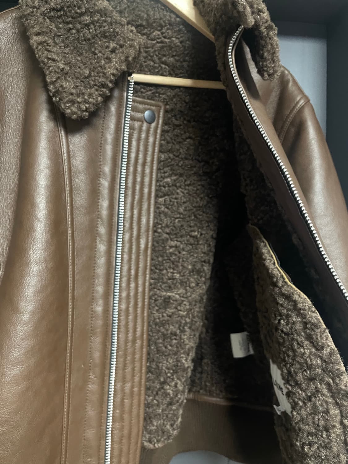 알렌느 쉐어링 3d 크롭 블루종 무스탕 (1 사이즈) 상품이미지4