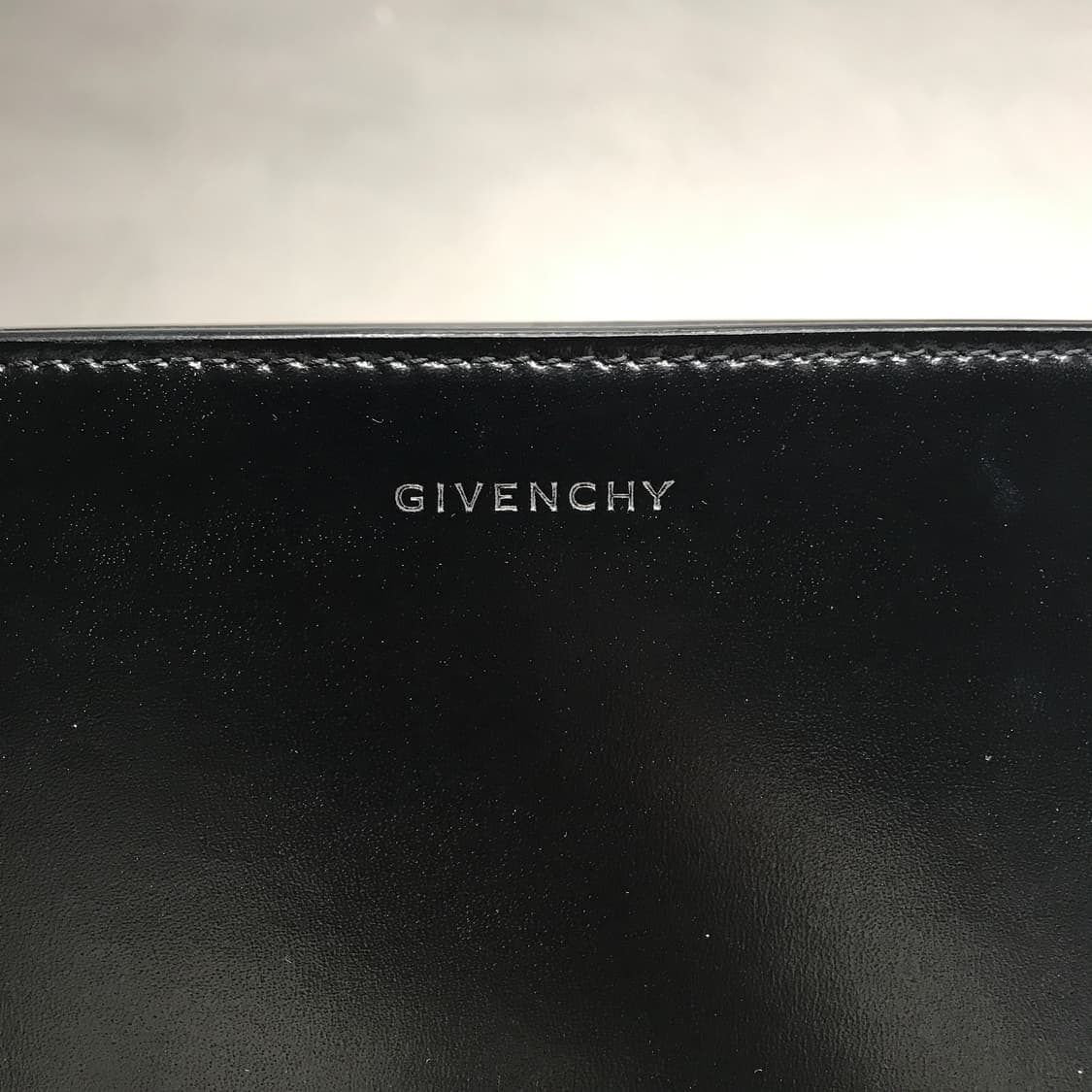 지방시 로고 레더 숄더백 블랙 상품이미지6