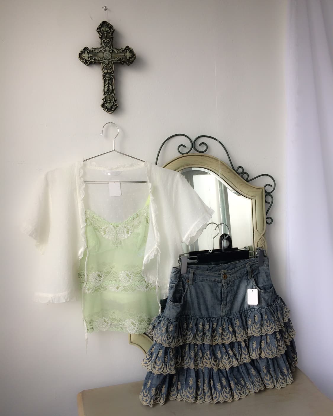 Dot point frill cardigan 상품이미지1
