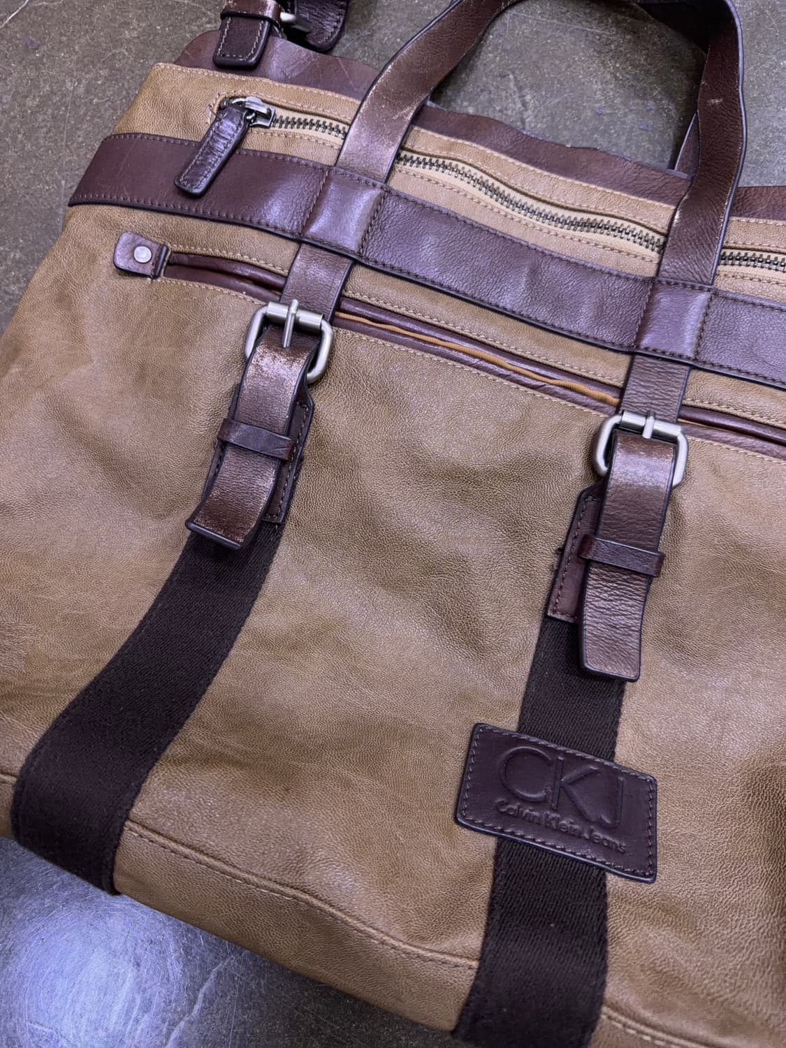 캘빈클라인 진 레더 배색 브라운 2웨이 토트백 크로스백 상품이미지4