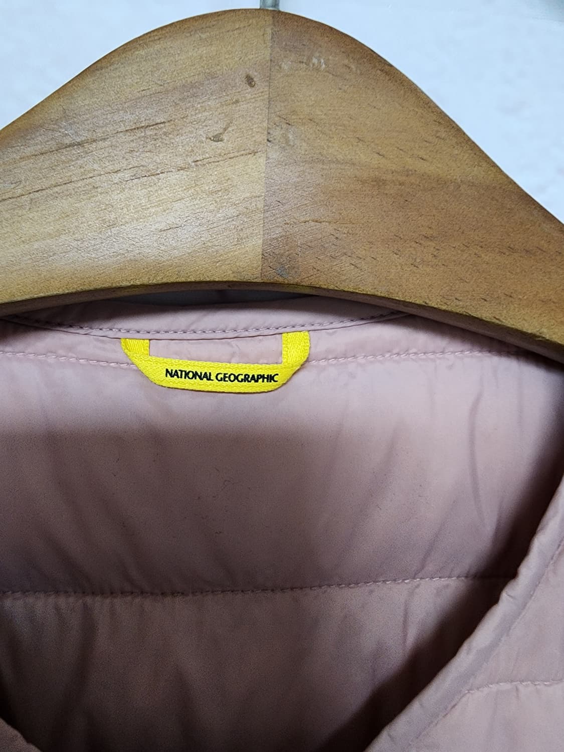 내셔널지오그래픽 핑크색 패딩 조끼 상품이미지4