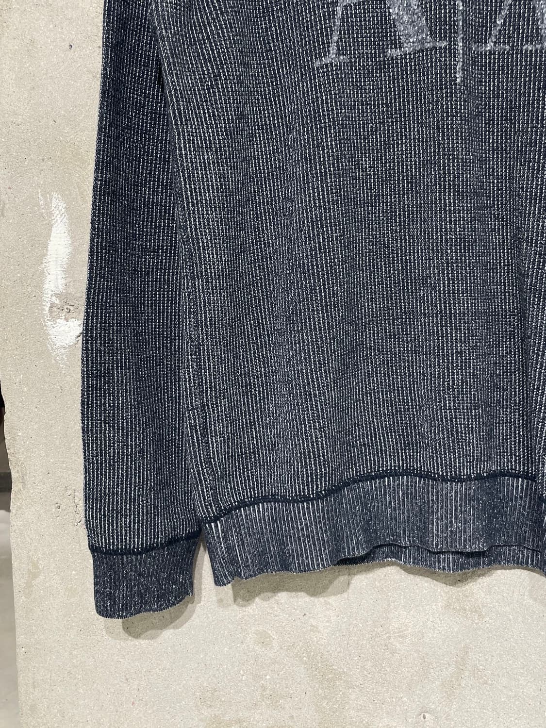 아르마니 익스체인지 네이비 이니셜 로고 크루넥 니트 상품이미지4