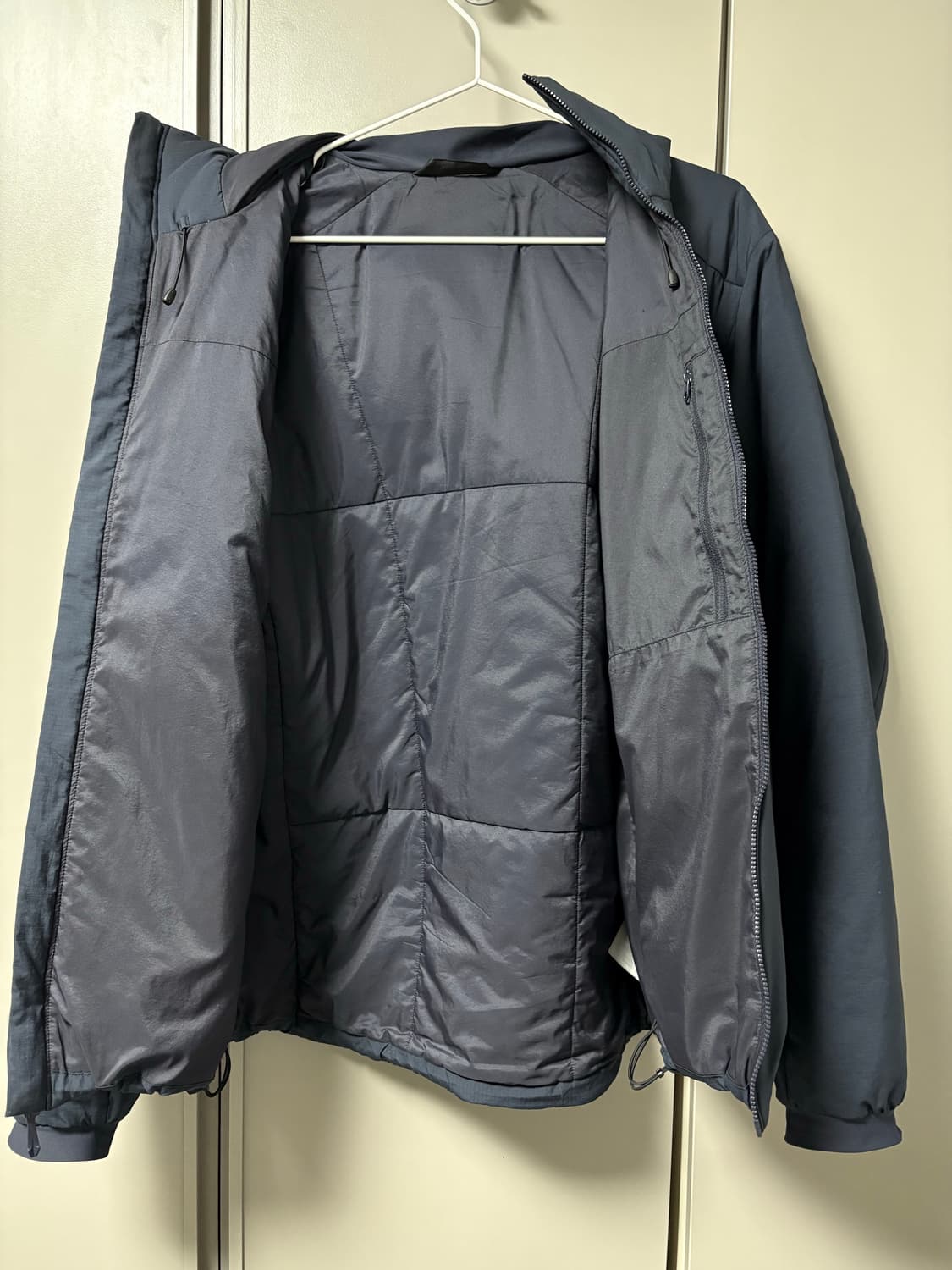 아크테릭스 아톰 사파이어 m 패딩 점퍼  상품이미지2