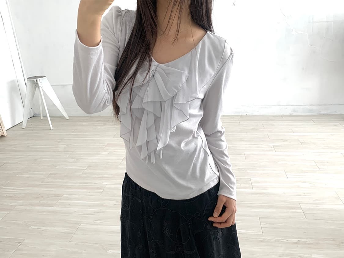 Soft Gray Ruffle Top 상품이미지3