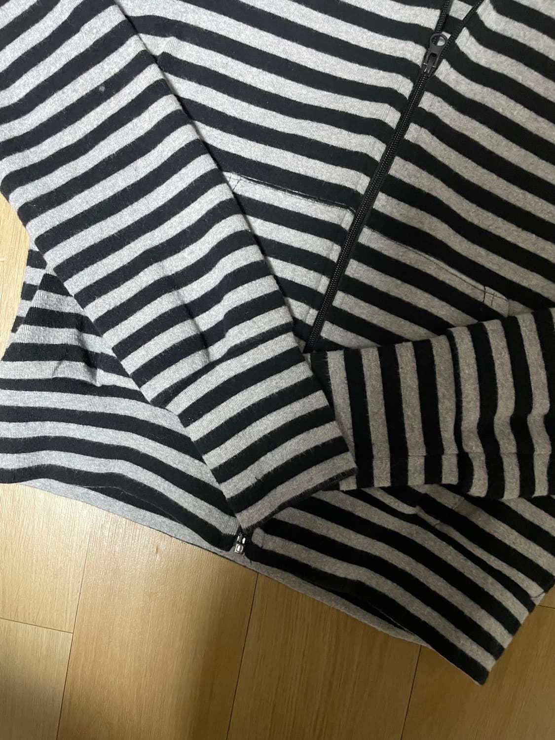 헬레네파리스 파리앤 스트라이프 니트 집업 [볼드 블랙] 상품이미지7