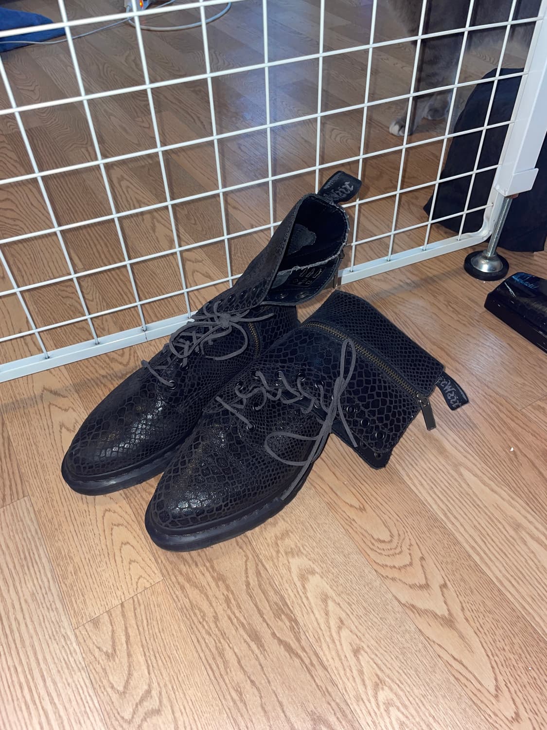 닥터마틴 알릭스 255사이즈 상품이미지1