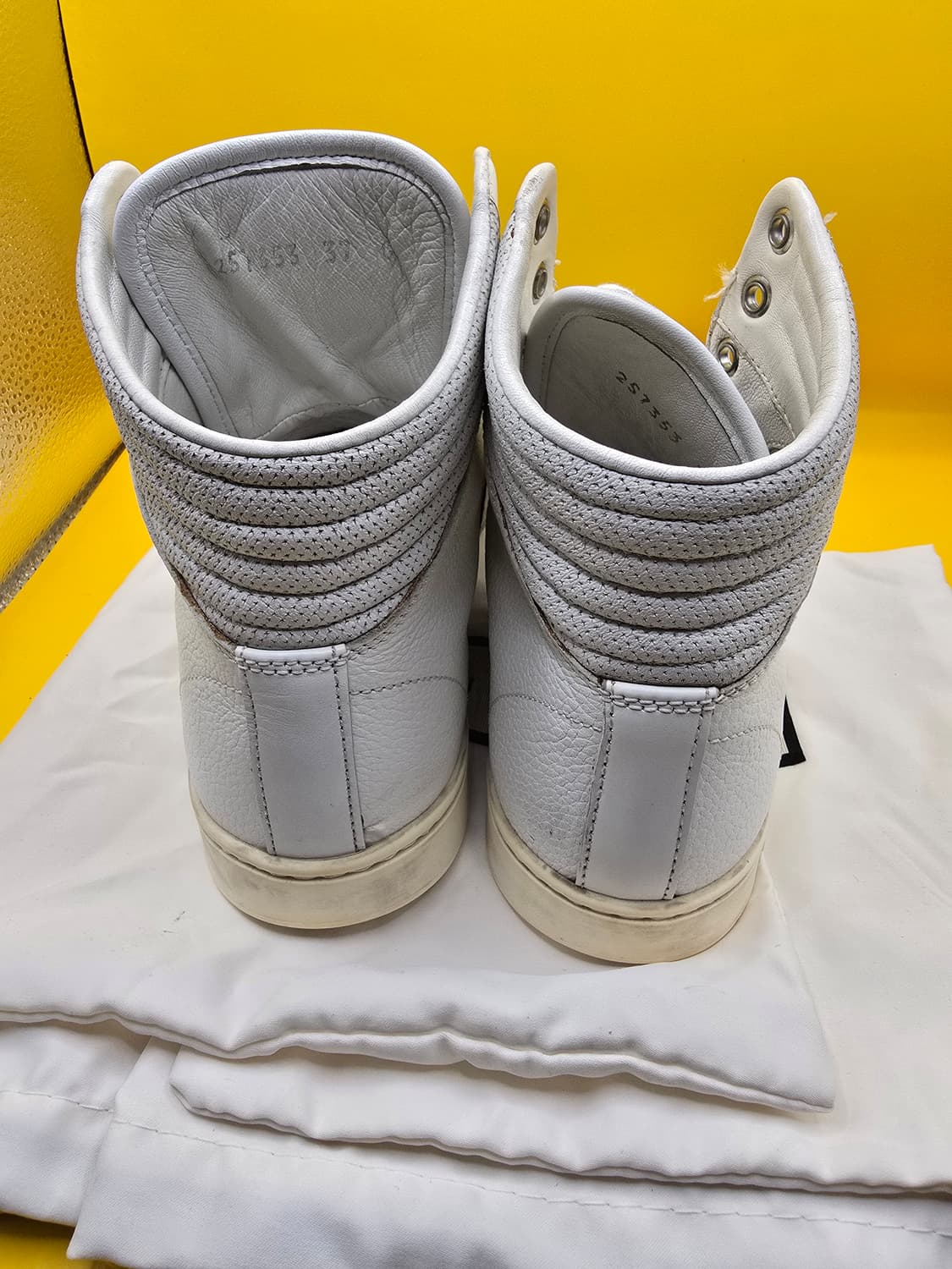 구찌 하이탑 스니커즈
사이즈 37(235~240) 상품이미지4