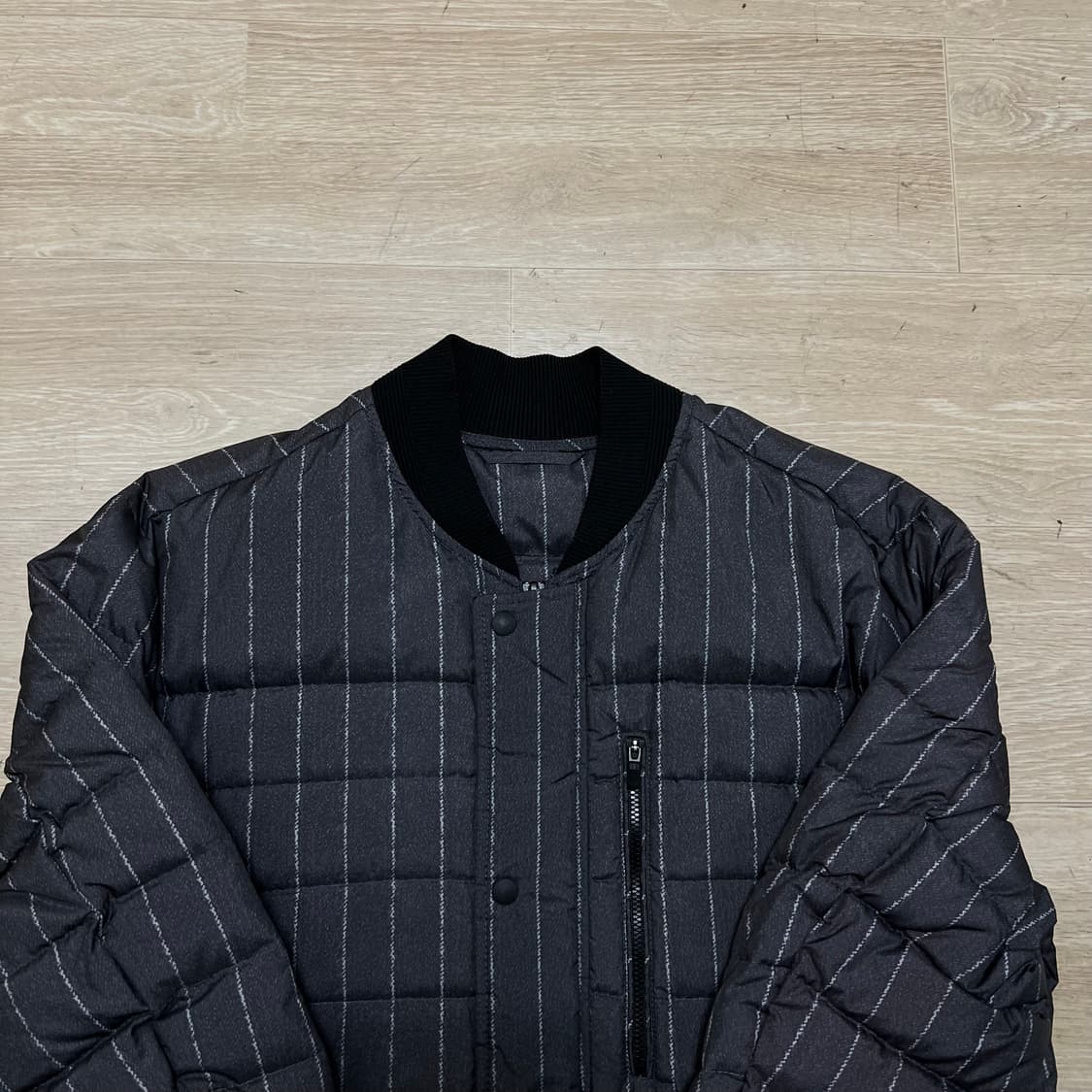 올젠 구스다운 스트라이프 경량 숏 코트패딩 점퍼 [차콜] L/100 상품이미지2