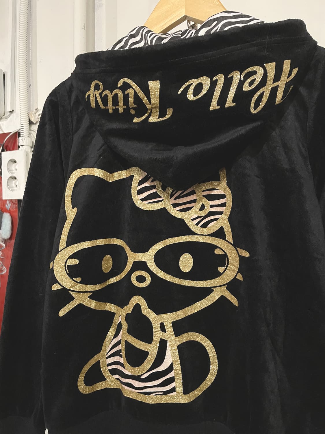 hello kitty 헬로키티 벨벳 골드 갸루키티 지브라 패턴 후드 집업 상품이미지6