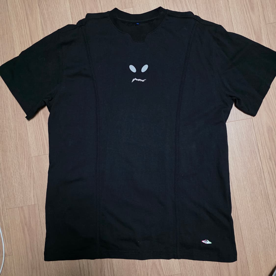 2 ) 아더에러 언발 블랙 반팔티 상품이미지1