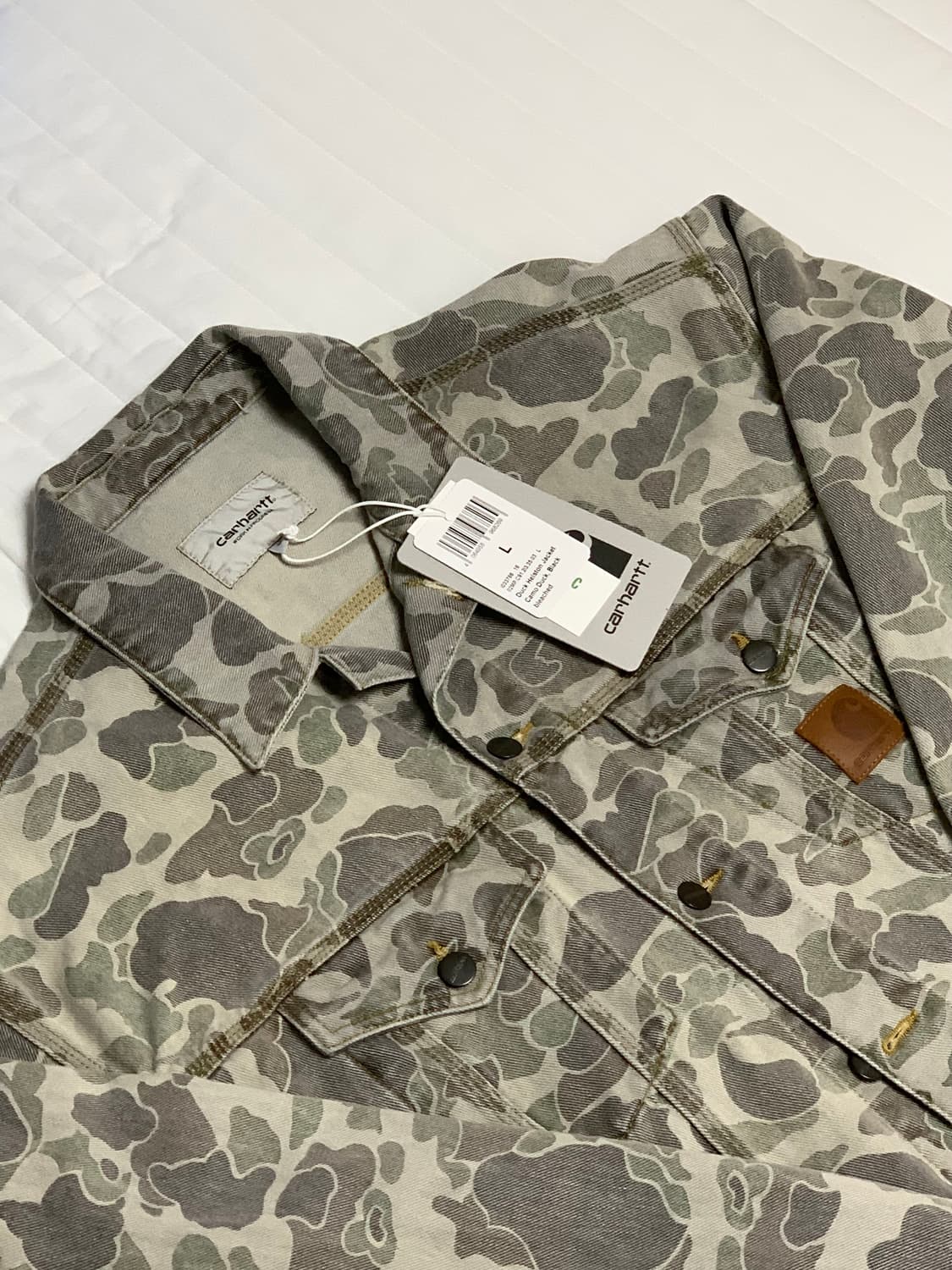 [L] 칼하트 WIP 덕 헬스턴 자켓 카모 덕 블랙 블리치드 상품이미지3