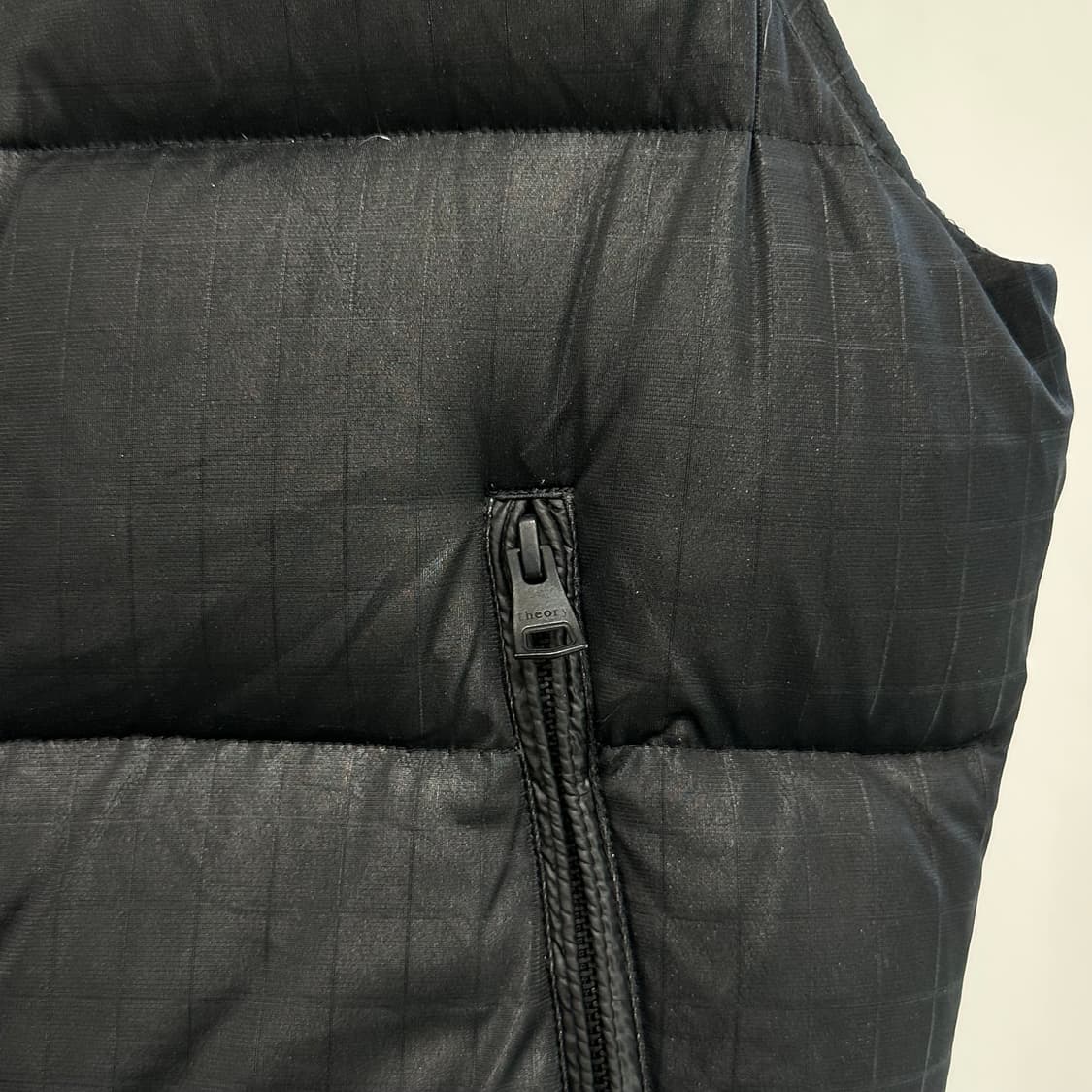 띠어리 코팅 나일론 다운 패딩 조끼 상품이미지6