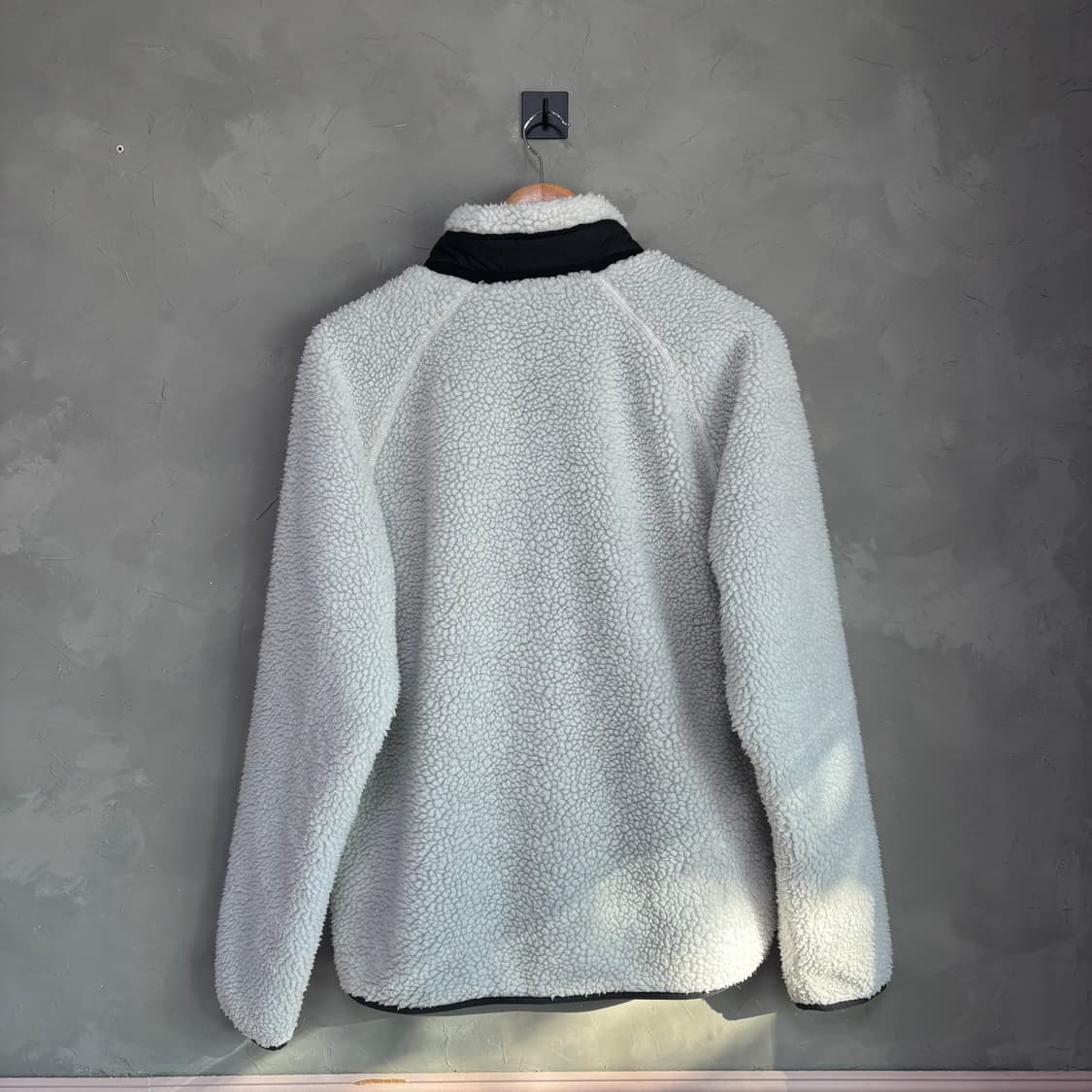 칼하트 wip 플리스 집업 화이트 상품이미지4