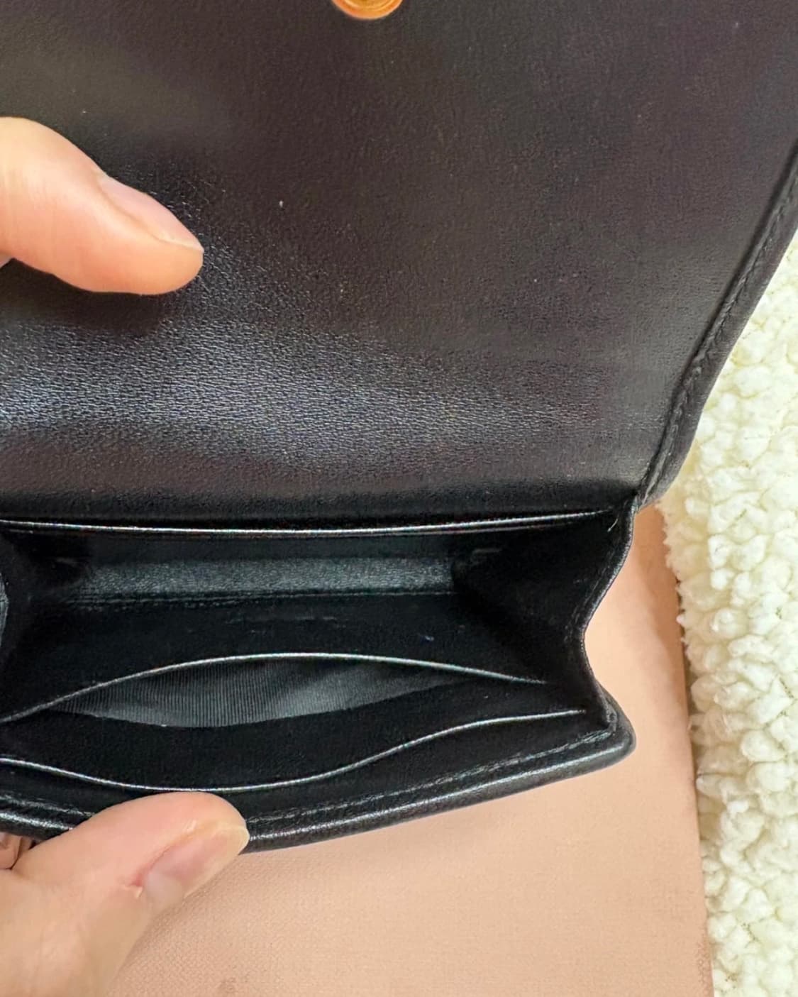 정품) 미우미우 마테라쎄 반지갑 블랙 상품이미지7