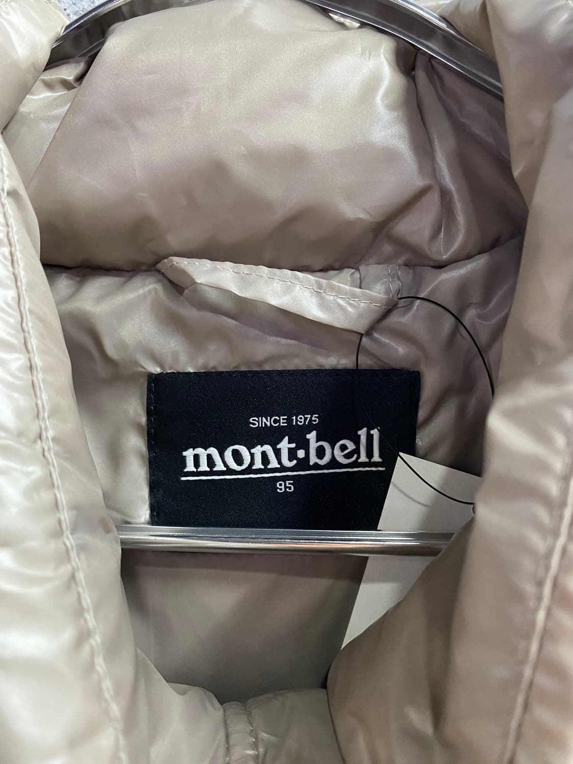 몽벨 스몰로고 베이지 패딩 B3417 상품이미지4