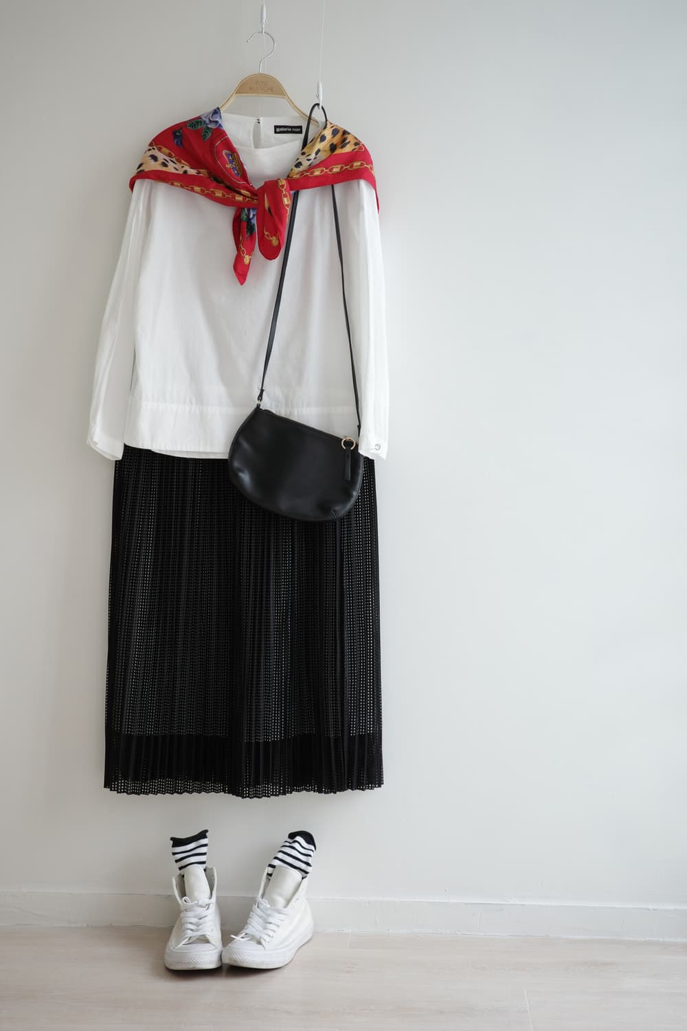 galerie non 
• 화이트 코튼 블라우스 상품이미지10