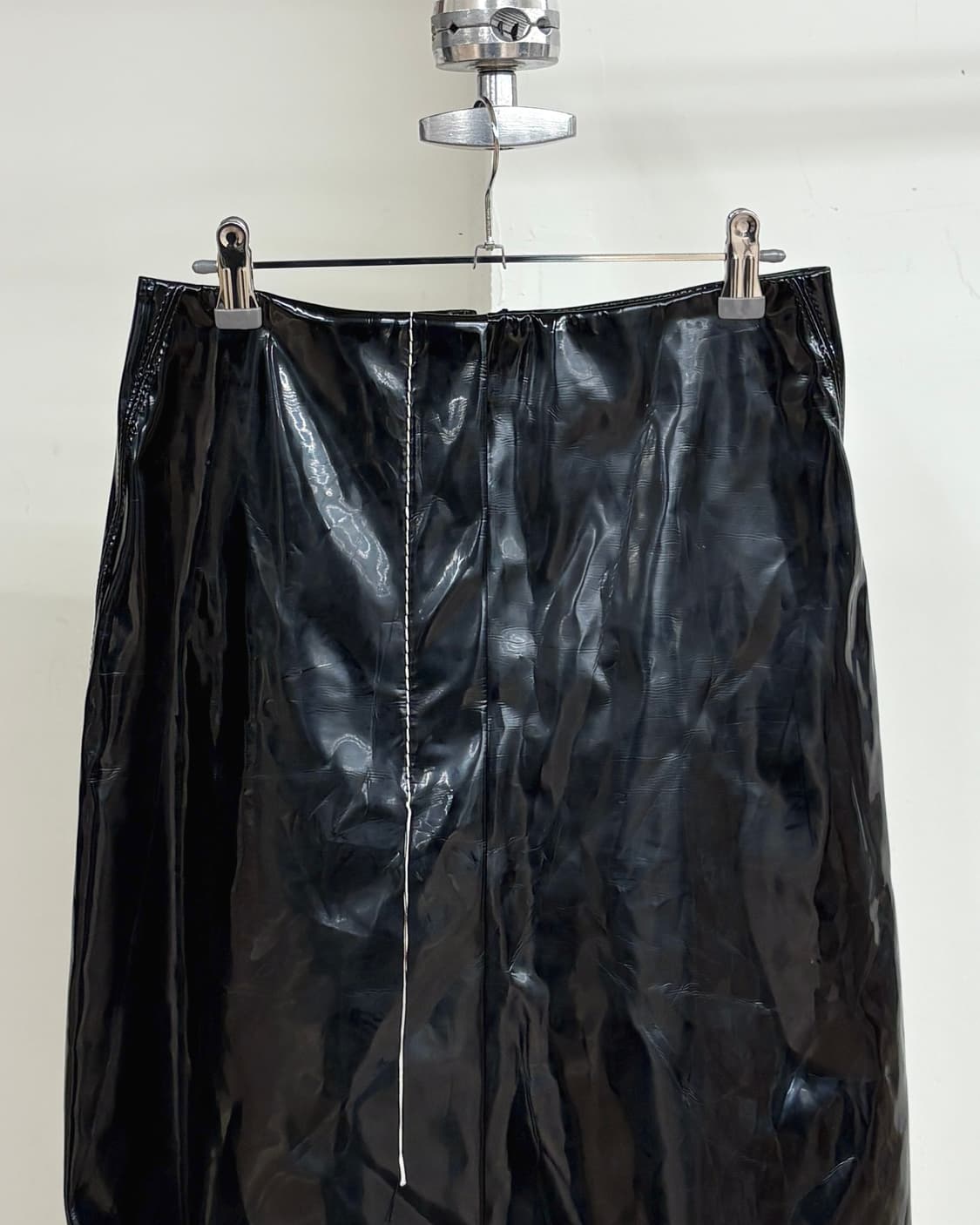 마르니 블랙 페이던트 레더 미디 스커트 상품이미지2