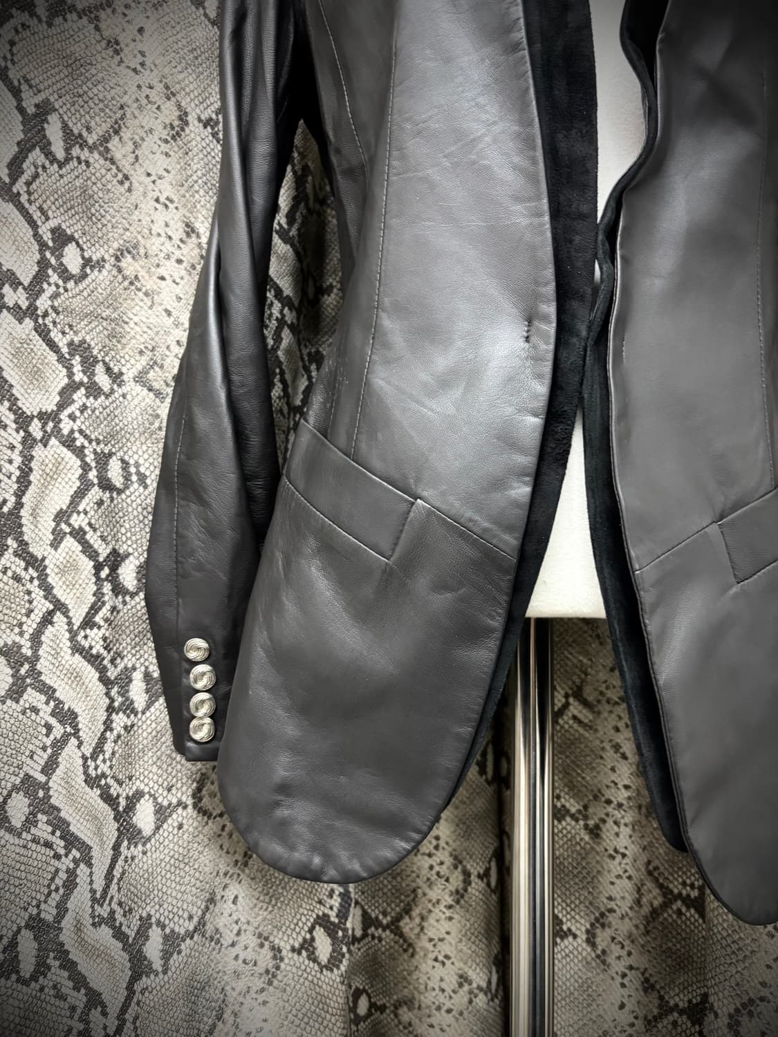 Unbalanced Stud Detail SheepSkin Jacket 상품이미지4