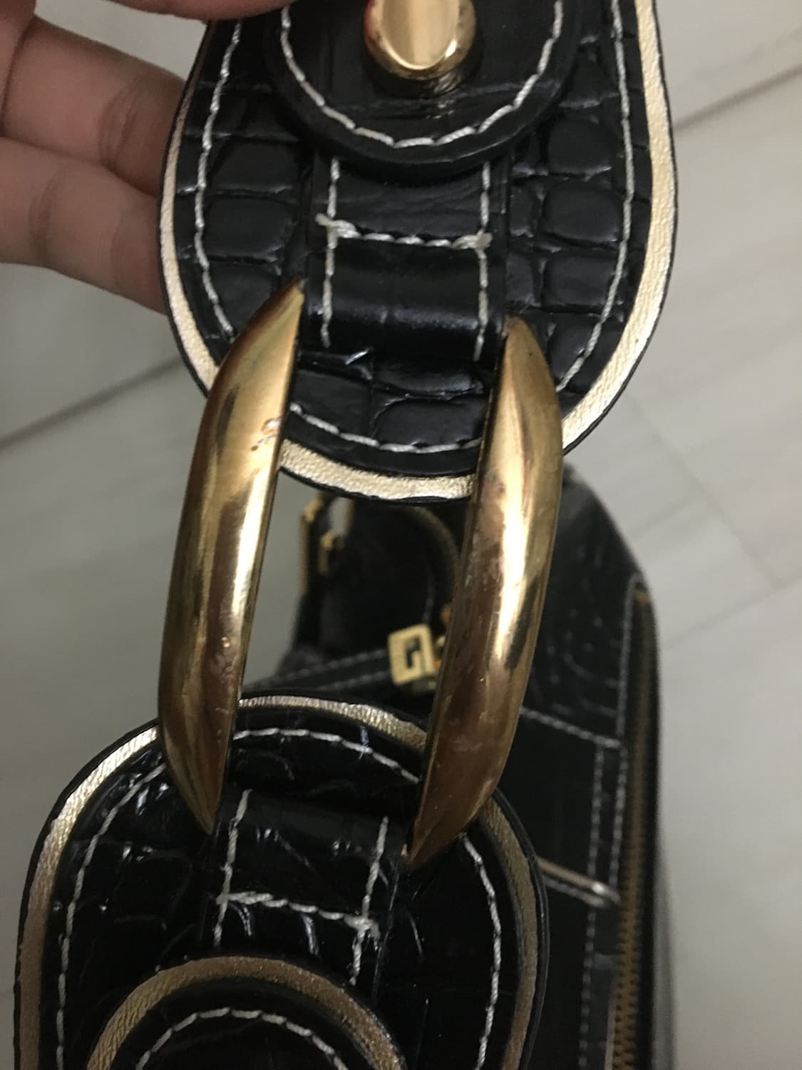 Guess croc leather shoulder bag 상품이미지10