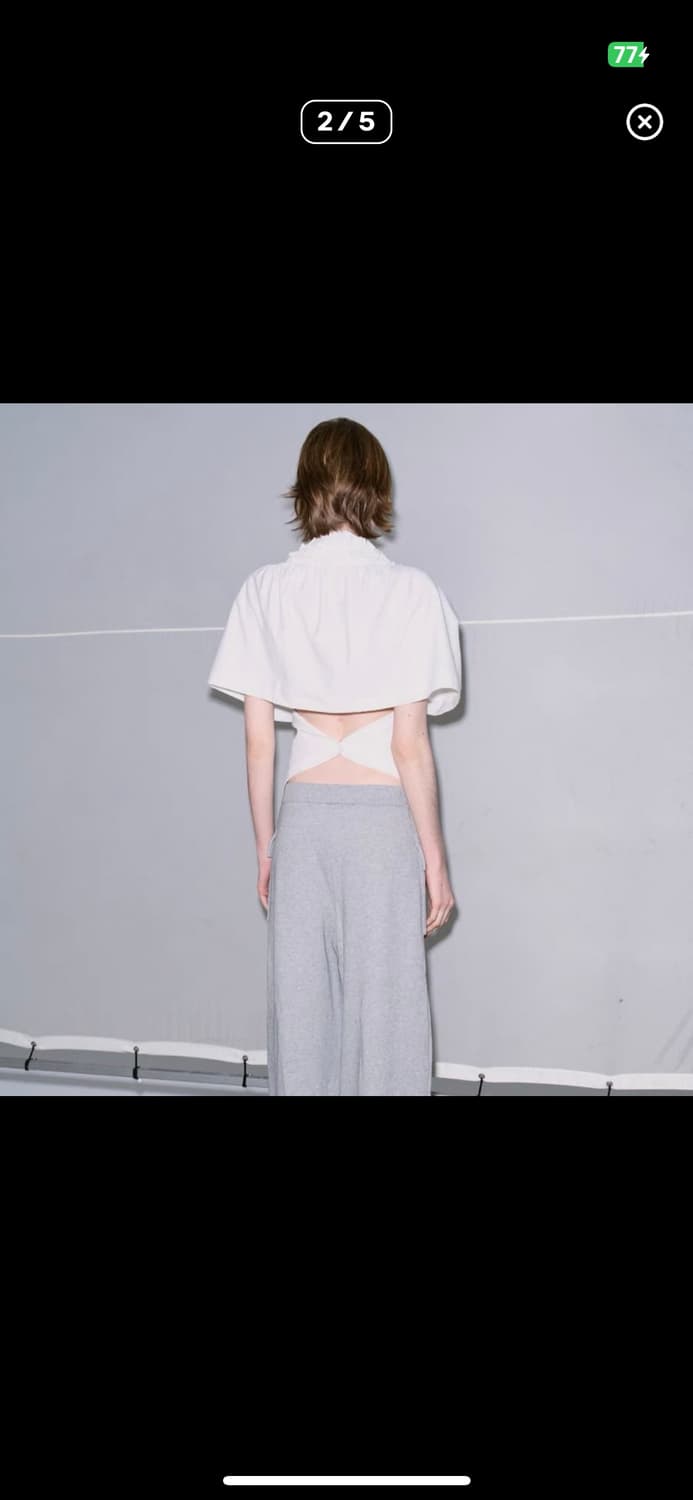 (구매, 구해요) BOLD italic 화이트 셔링 백리스 블라우스 상품이미지2