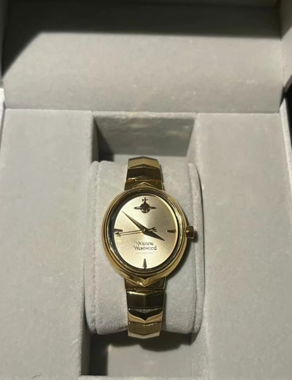 비비안 웨스트우드 오브 로고 시계 정품입니다 상품이미지2