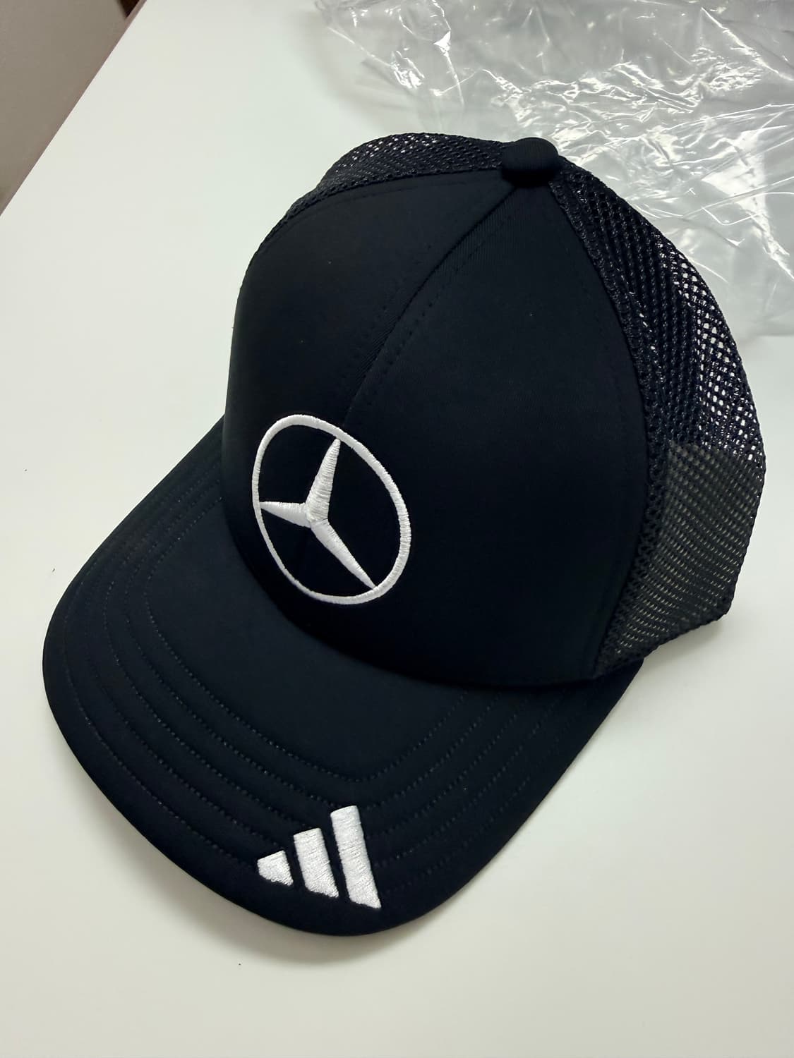  아디다스 AMG 포뮬러 원 2025 팀 스냅백 스타 트러커 캡 블랙  상품이미지1