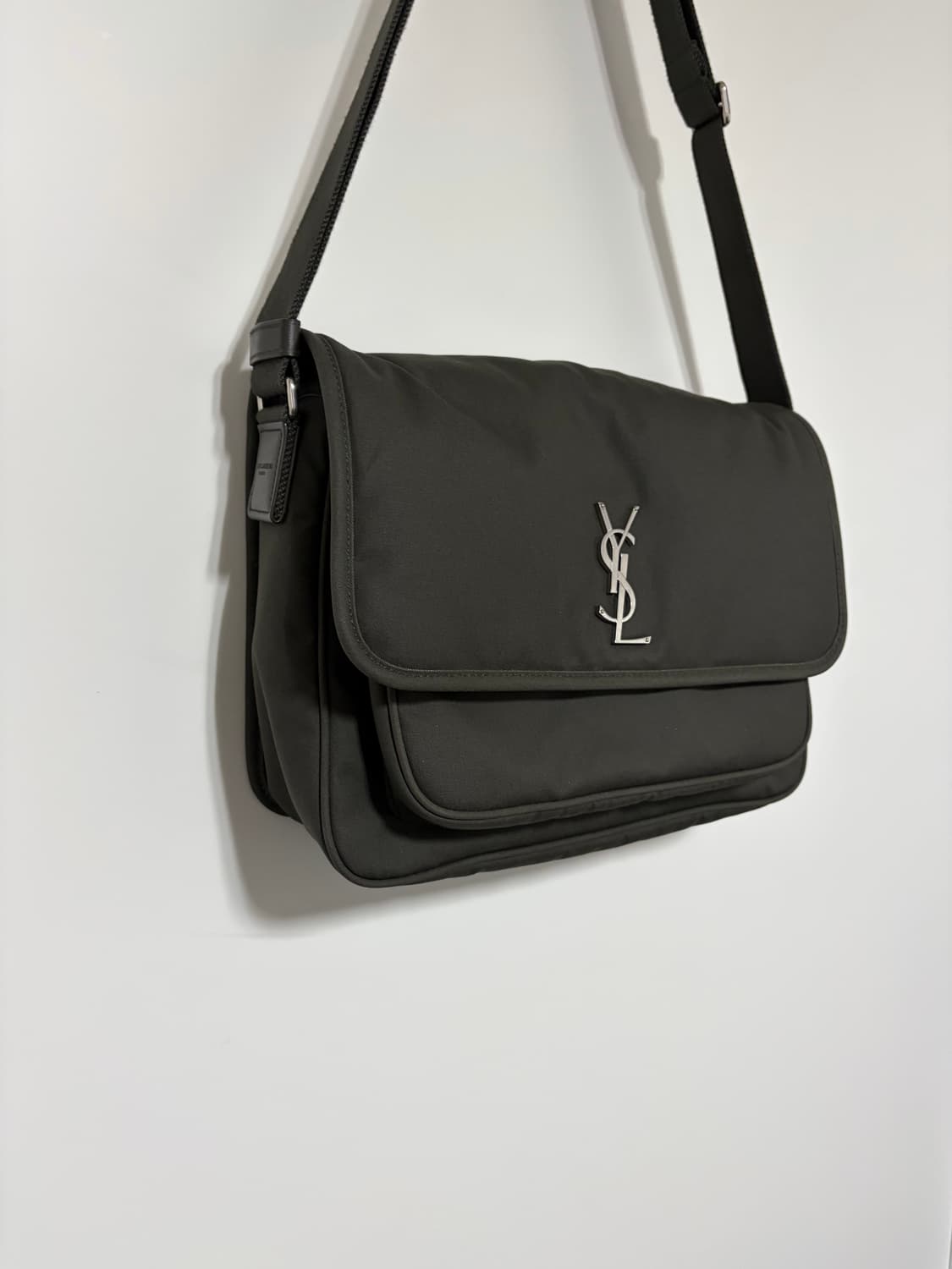 생로랑 니키 캔버스 메신저  라지 크로스백 상품이미지5