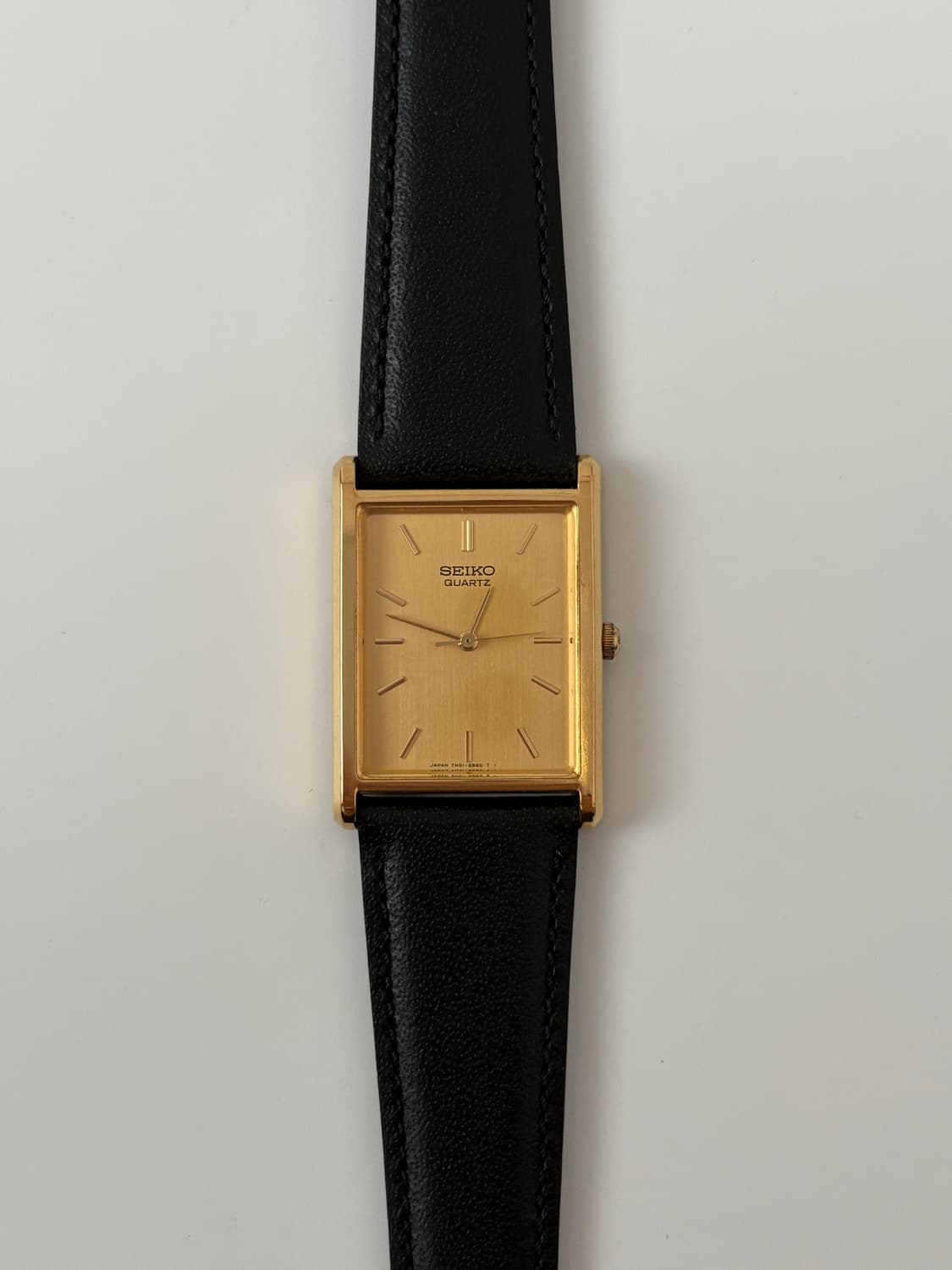 90s gold tank case quartz 상품이미지4
