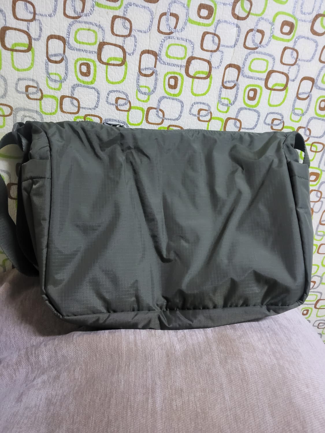 유니클로 멀티포켓 숄더백 올리브  상품이미지2