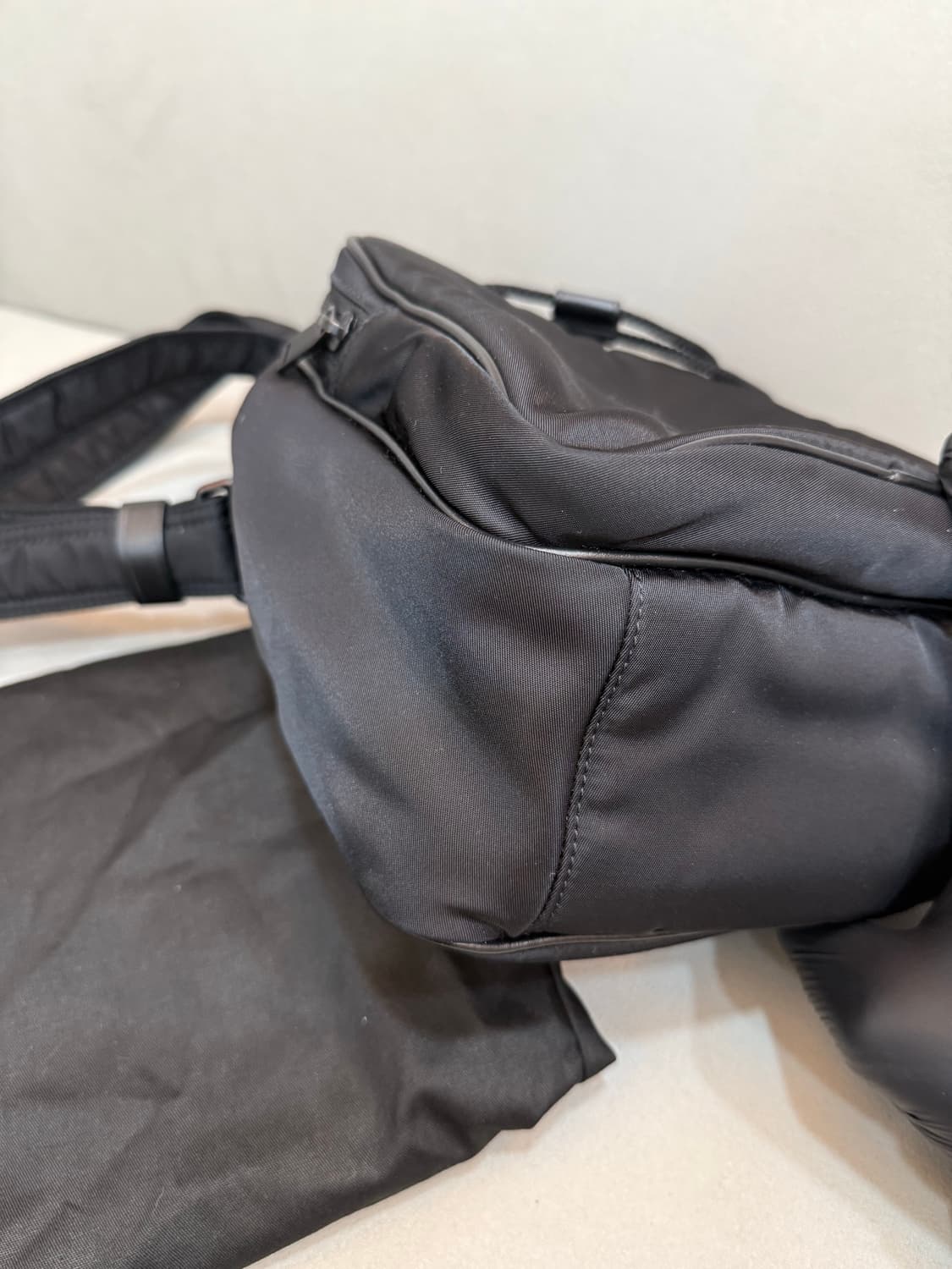 생로랑 버킷 니키 카메라백 상품이미지3