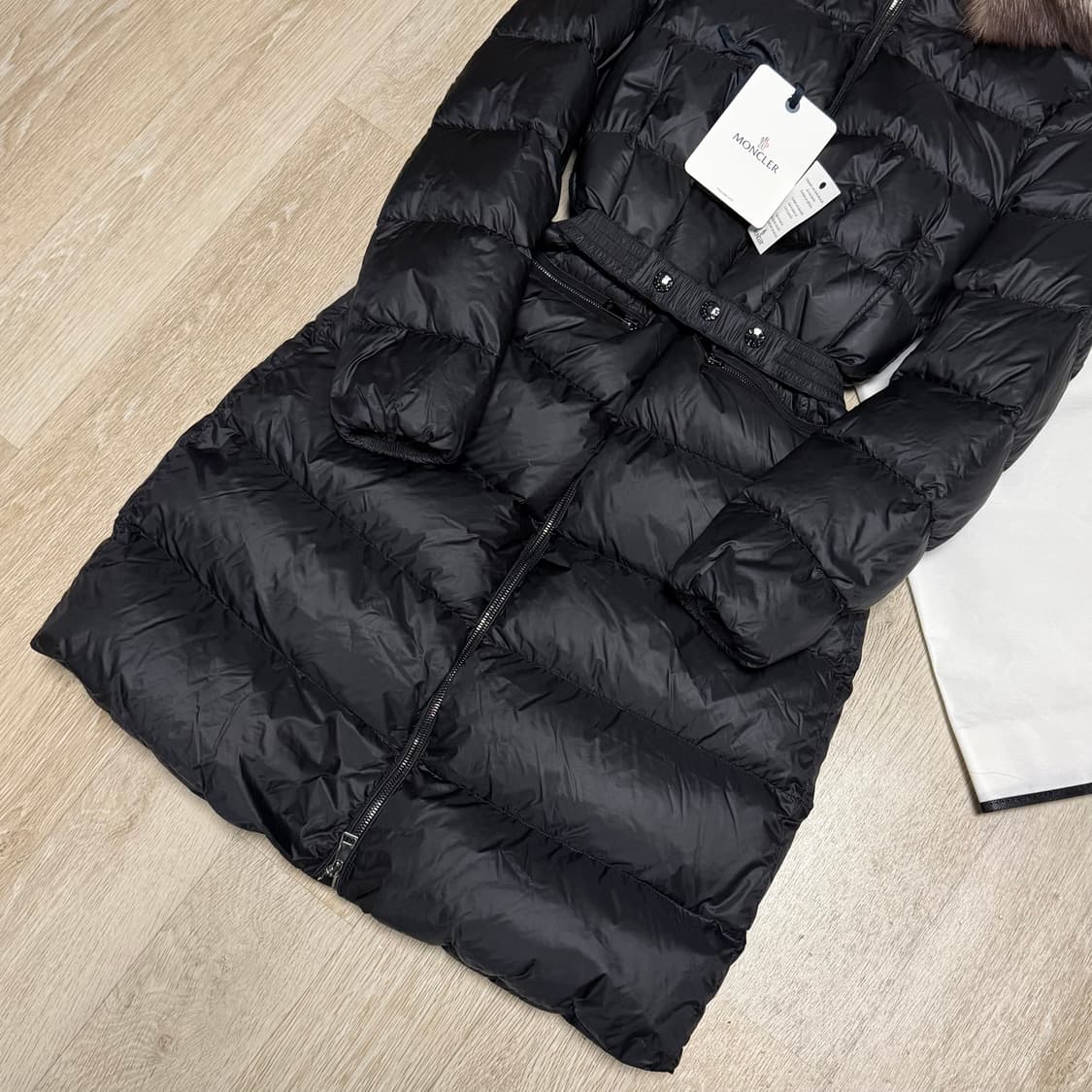 [블랙 00/새상품급] 몽클레어 보에딕 여성패딩 블랙 폭스퍼 풀구성 상품이미지3