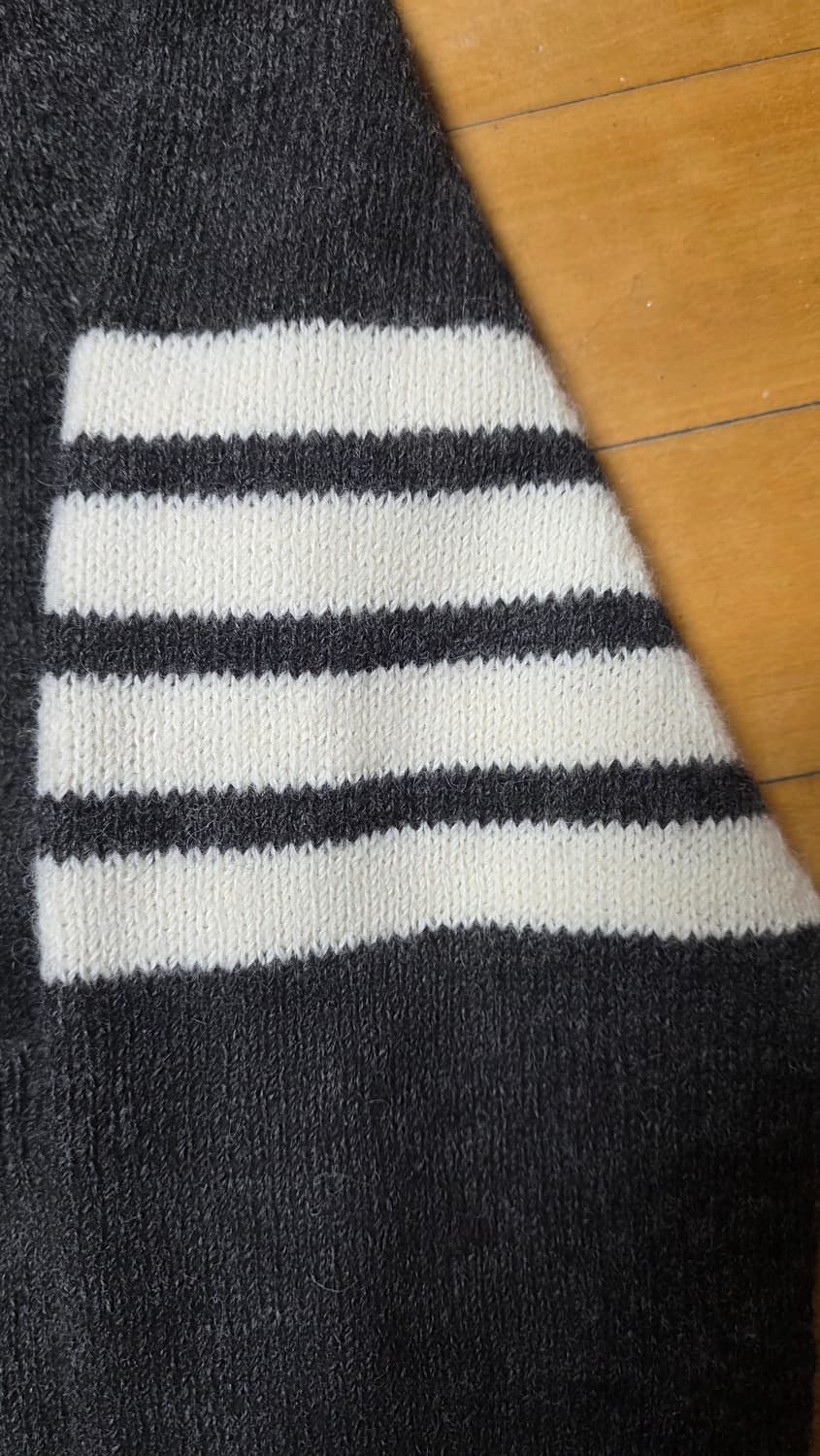 [새상품급,4]톰브라운 셰틀랜드 가디건 그레이 상품이미지2