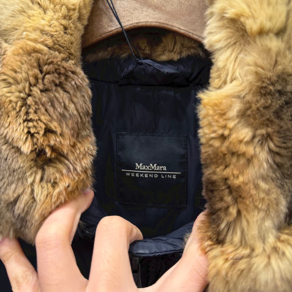 막스마라 위켄드 다운 롱 패딩 코트 후드 카라 퍼 트리밍 디테일 블랙 상품이미지7