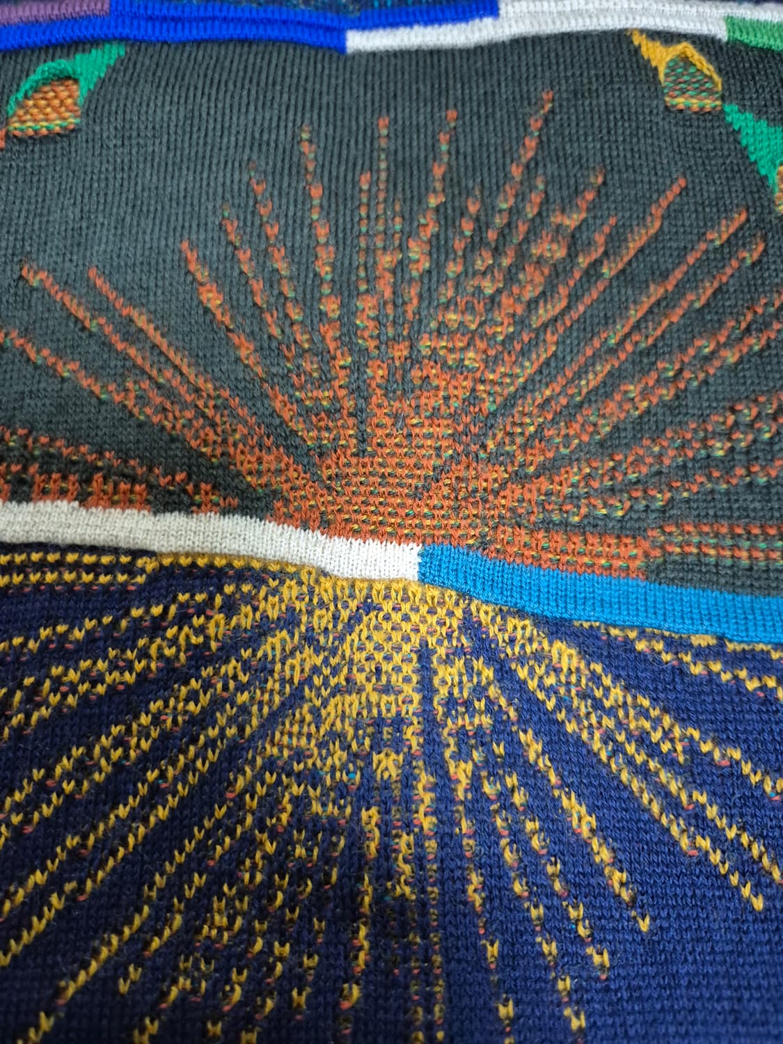 정품 GECCU 게쿠 멀티컬러 니트 베스트 상품이미지5