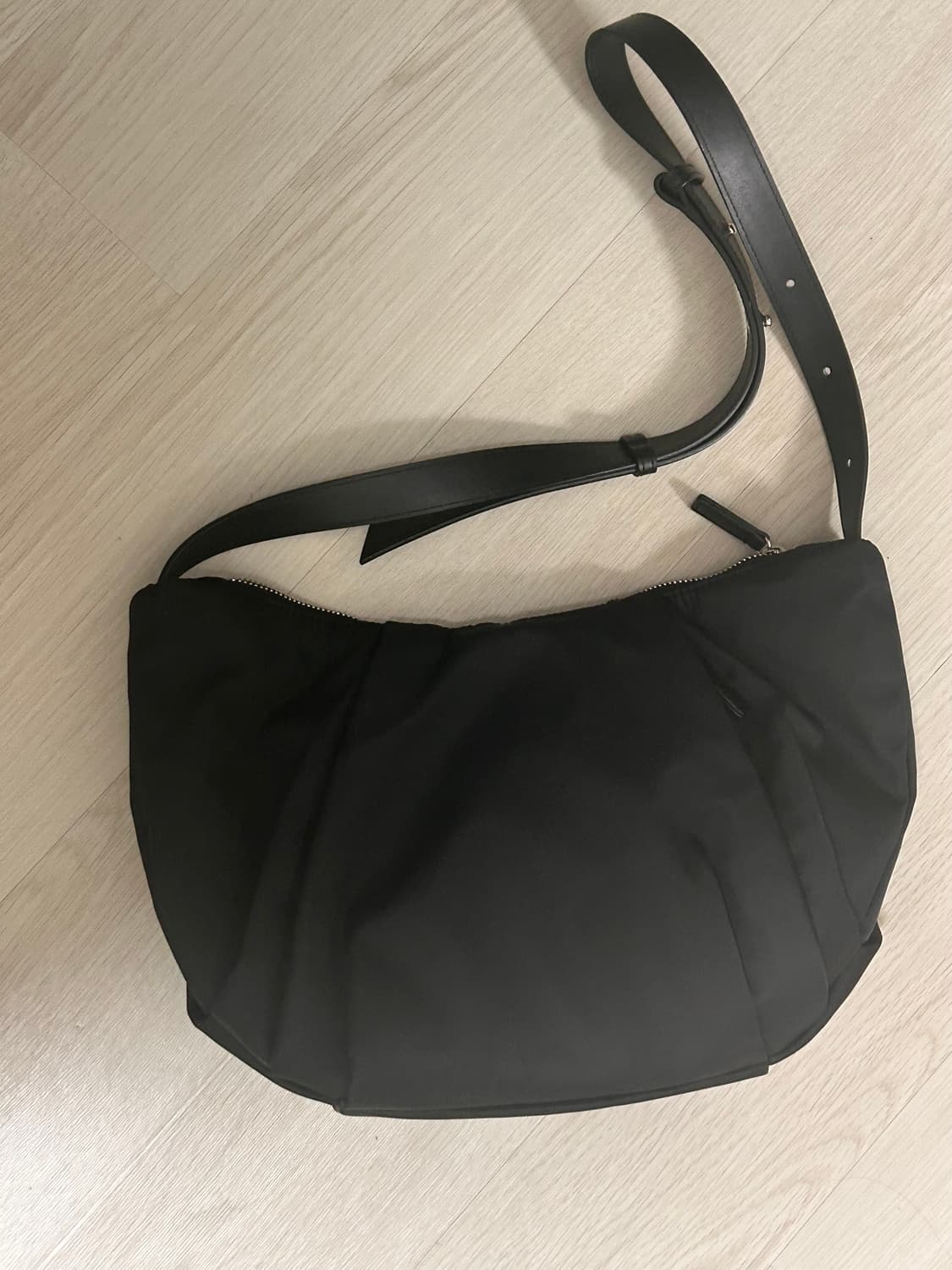 오브히로에브 나일론 호보백 Loeb Nylon Hobo Bag_Black 상품이미지1