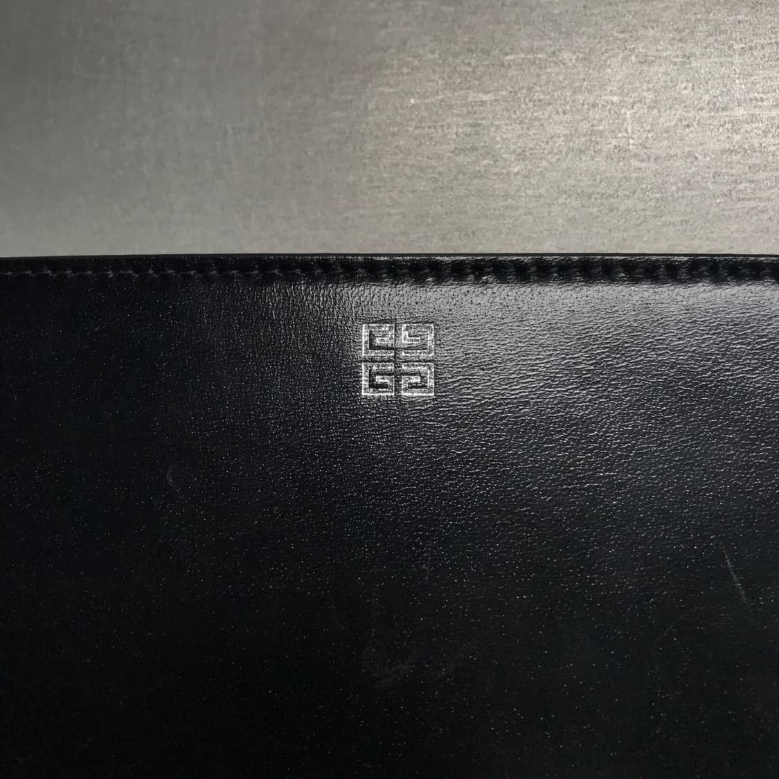 지방시 로고 레더 숄더백 블랙 상품이미지3