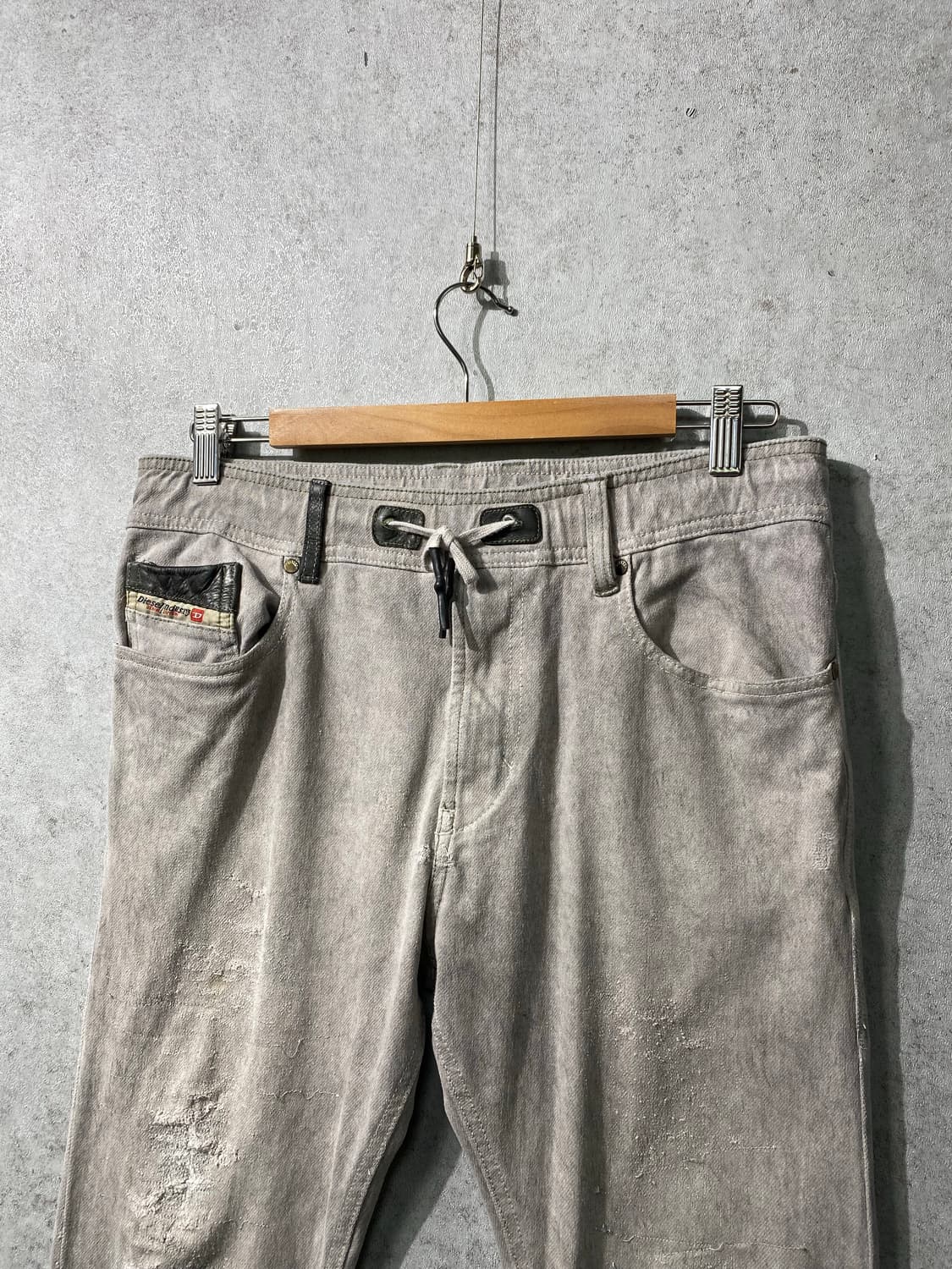 [28] Diesel 디젤 디스트레스드 슬림핏 팬츠 상품이미지2